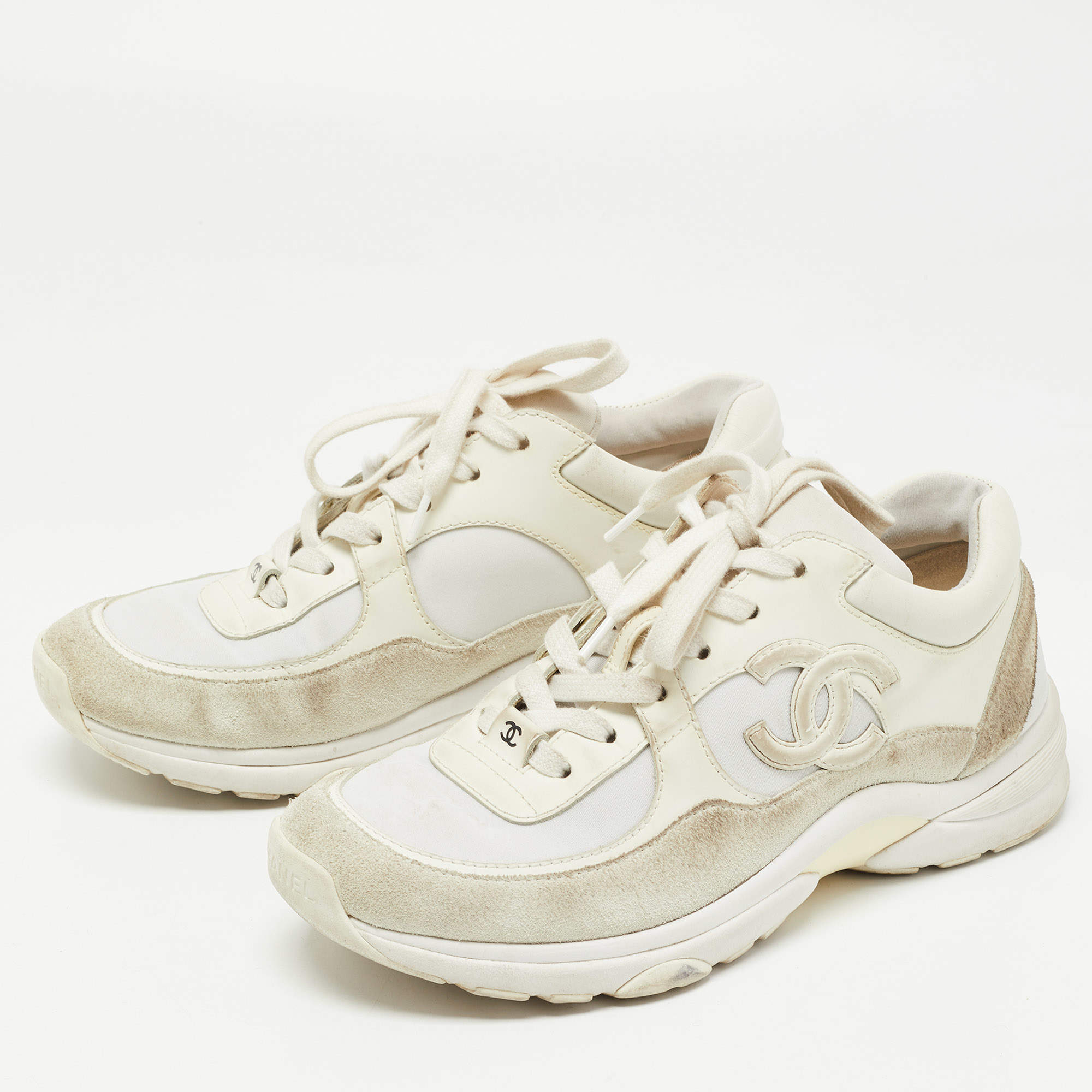 meloen Gietvorm Verzending Chanel White/Grey Suede and Leather CC Low Top Sneakers Size 37.5 Chanel |  TLC