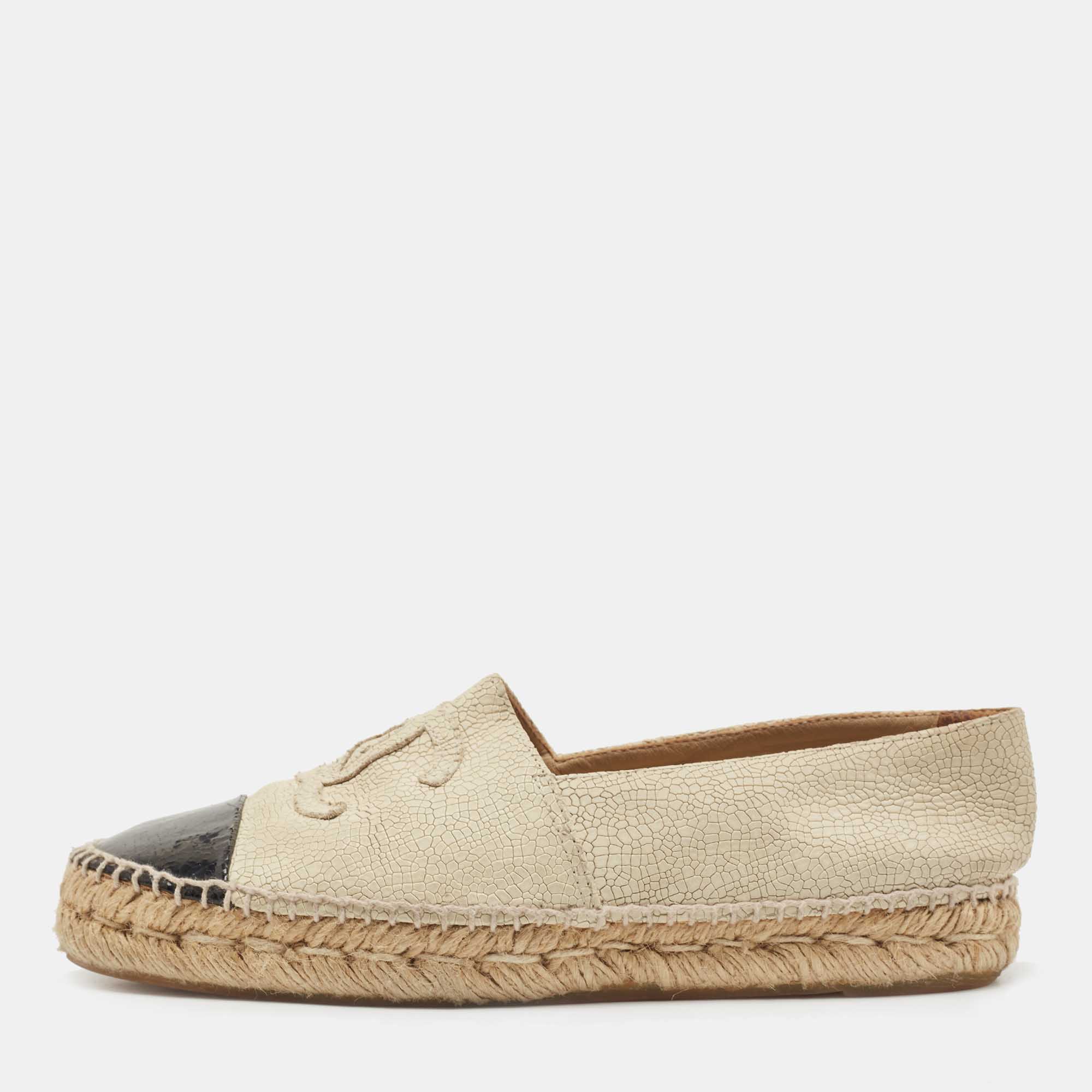 Pre Owned Chanel Light Beige/Black Crackle Leather And Patent CC Cap Toe Espadrilles Size 40