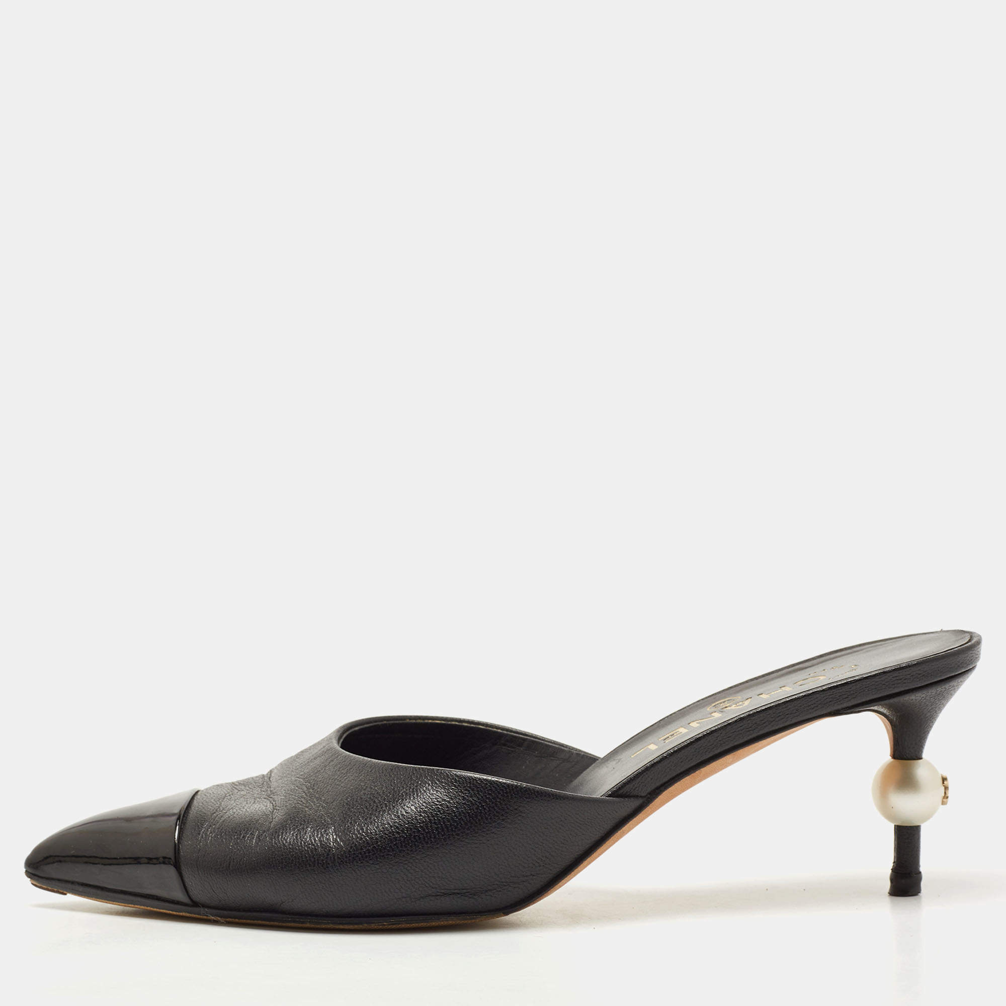 Pre Owned Chanel Black /Grey Patent and Leather CC Faux Pearl Embellished Mules Size 39.5 