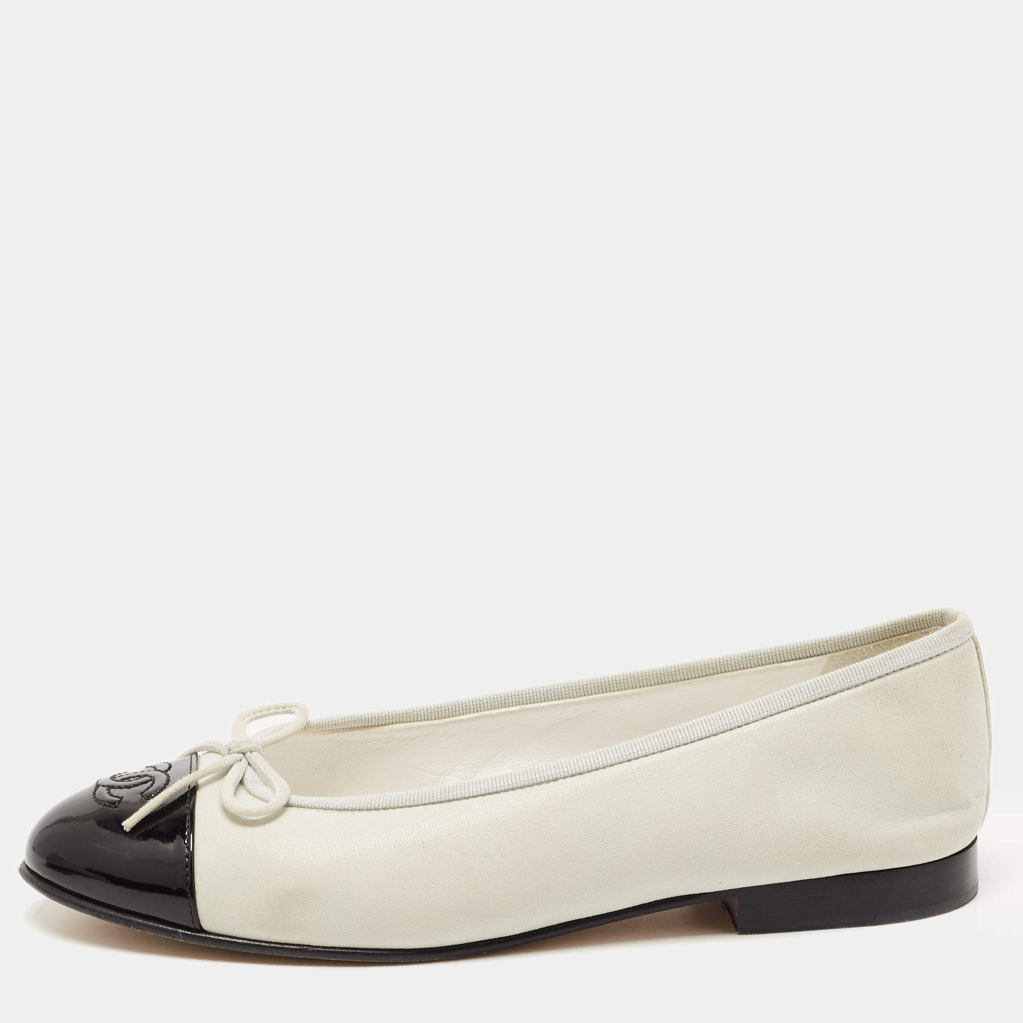 Chanel Grey/Black Suede and Patent CC Cap Toe Ballet Flats Size 37