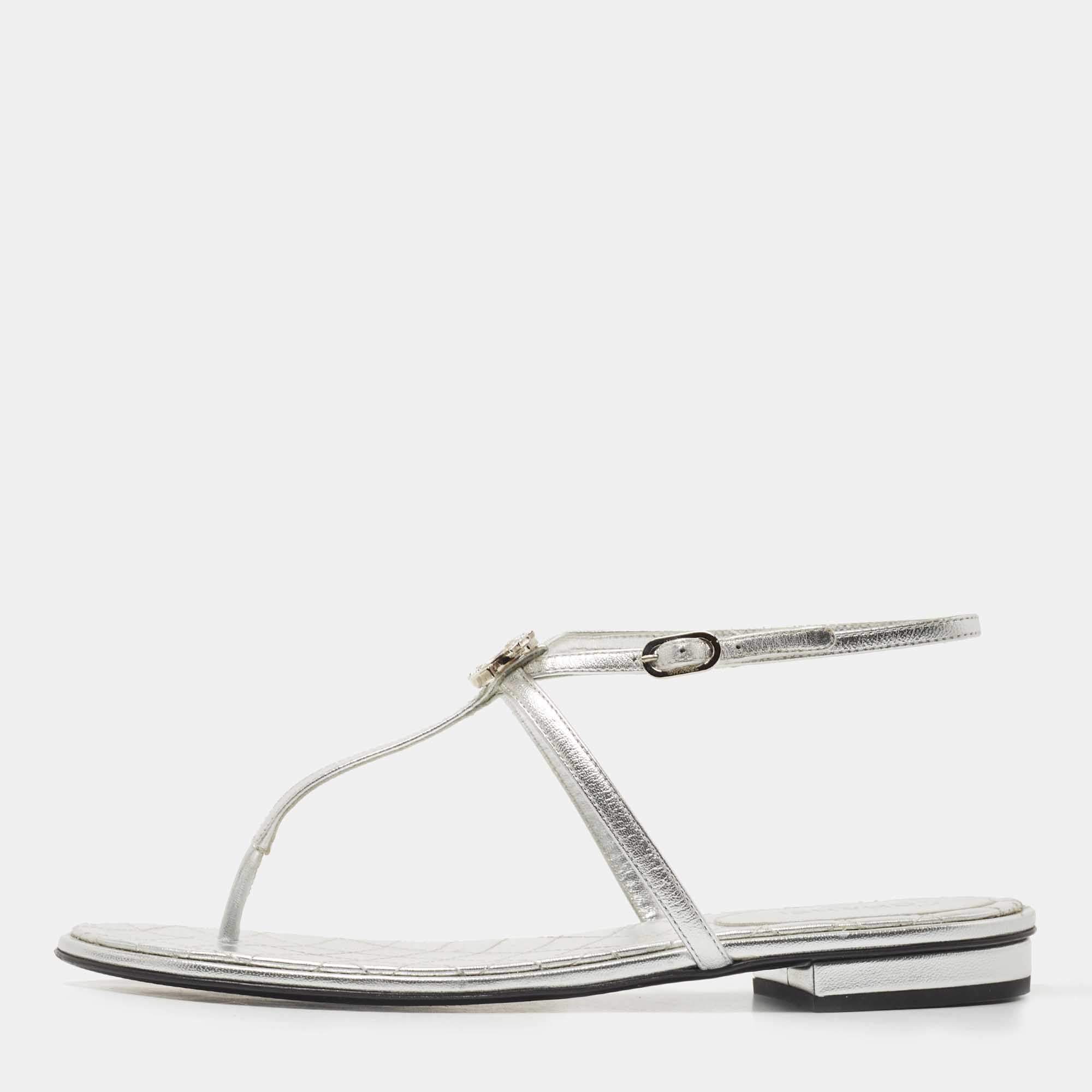 Pre Owned Chanel Silver Foil Leather Crystal Embellished CC Thong Flat Sandals Size 38