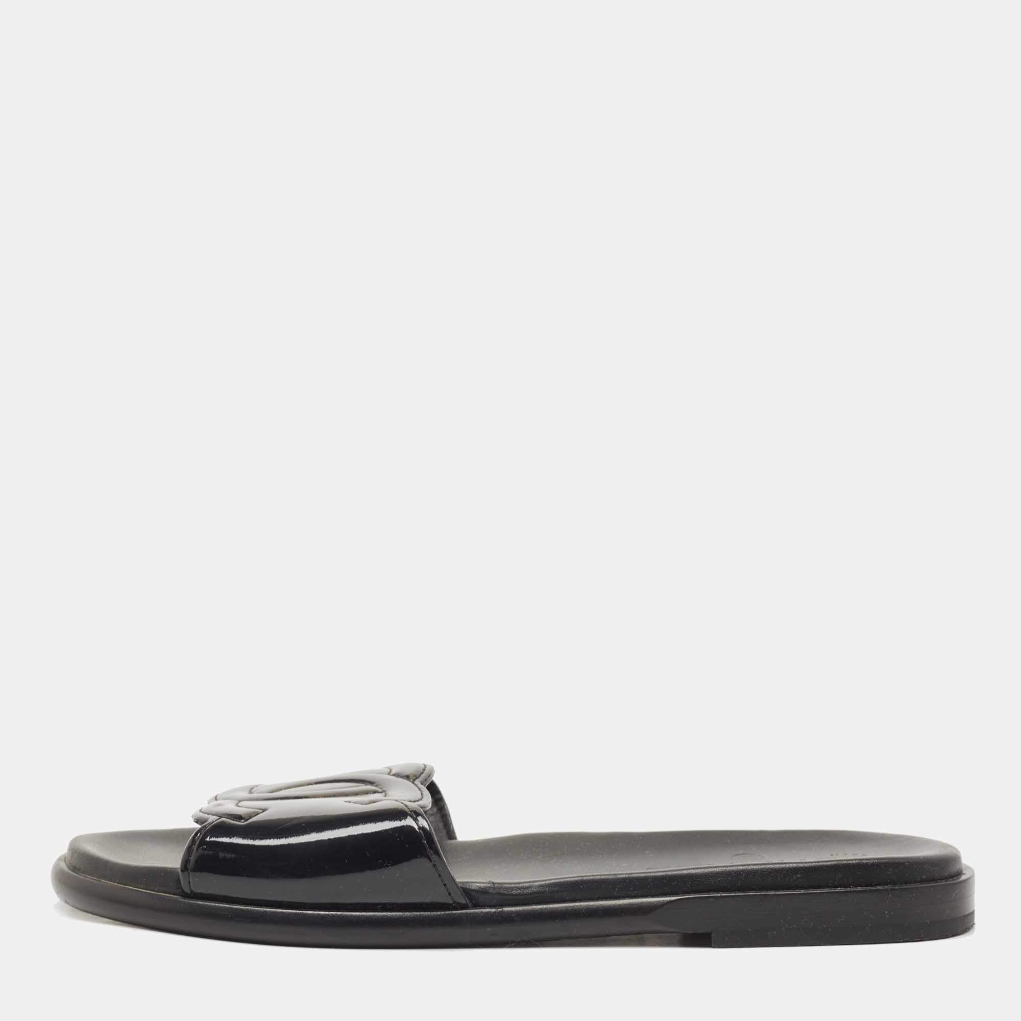 Pre Owned Chanel Black Patent Leather CC Flat Slides Size 39.5