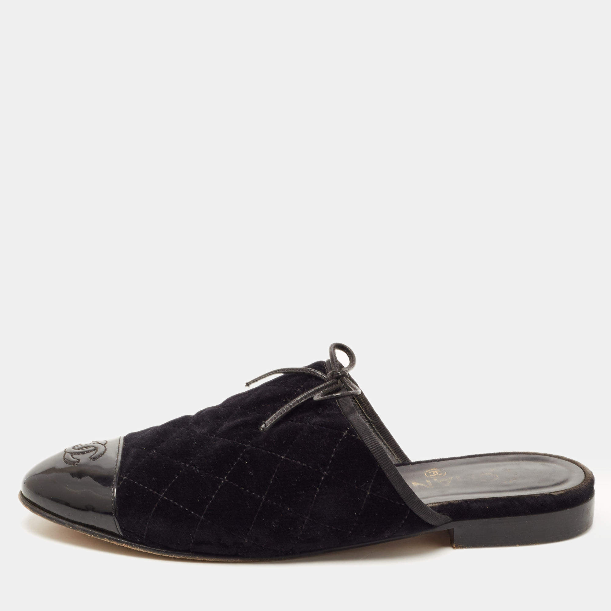 Pre Owned Chanel Black Quilted Velvet and Patent Cap Toe CC Bow Flat Mules Size 39