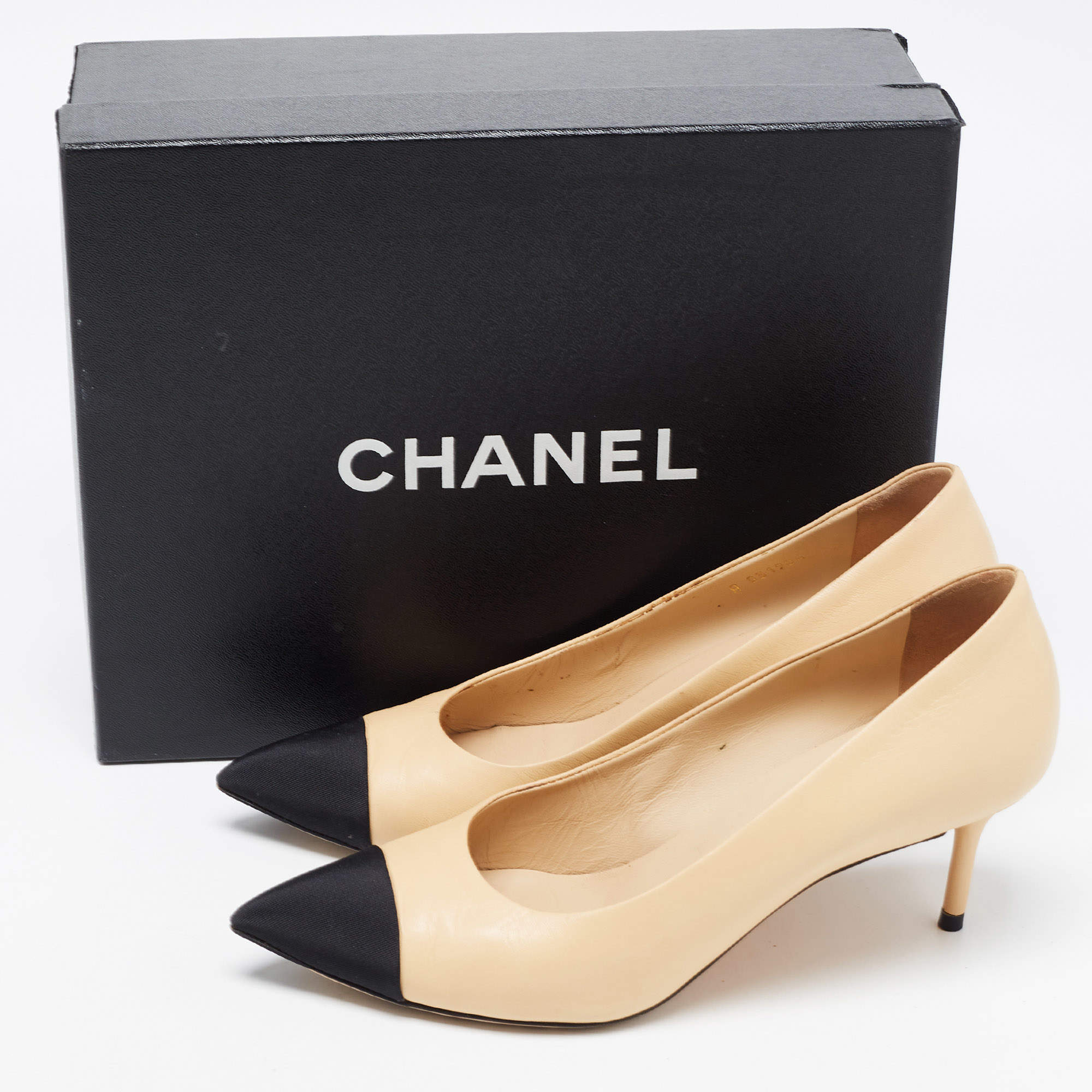 Chanel Beige/Black Leather and Fabric Cap Toe CC Pointed Toe Pumps Size 39  Chanel