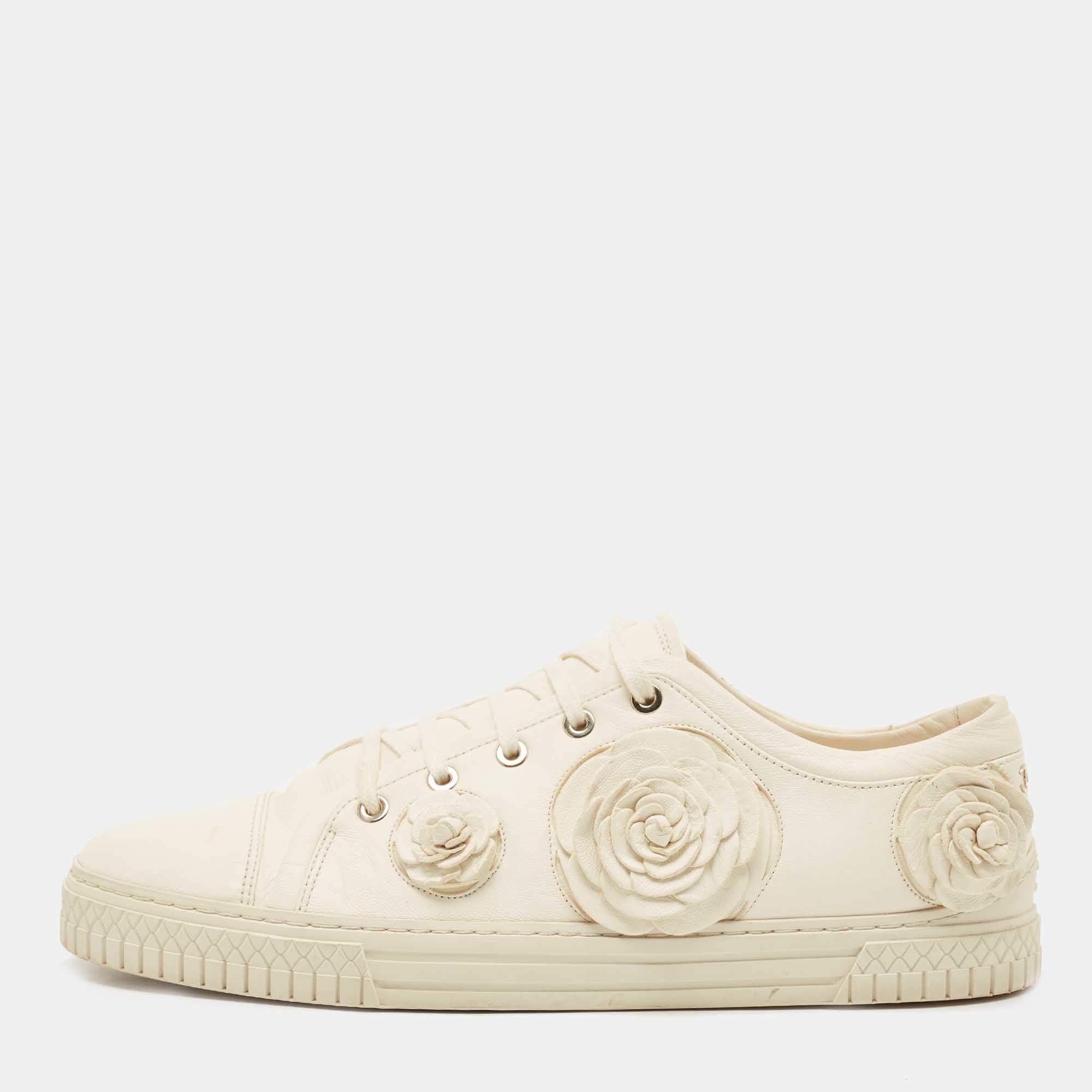 Pre Owned Chanel Cream Leather CC Camelia Low Top Sneakers Size 42