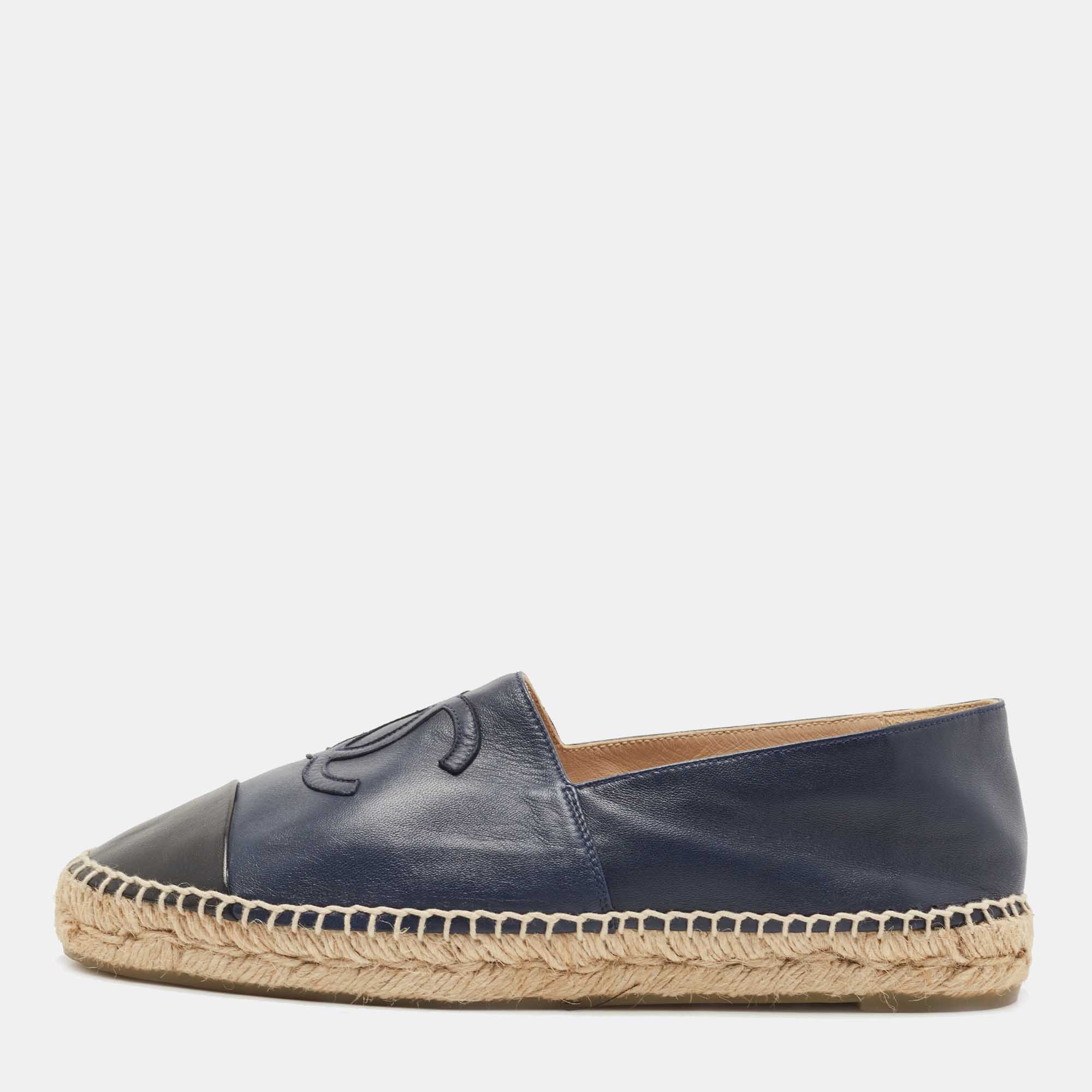 Pre Owned Chanel Navy Blue/Black Leather CC Cap Toe Espadrille Flats Size 40
