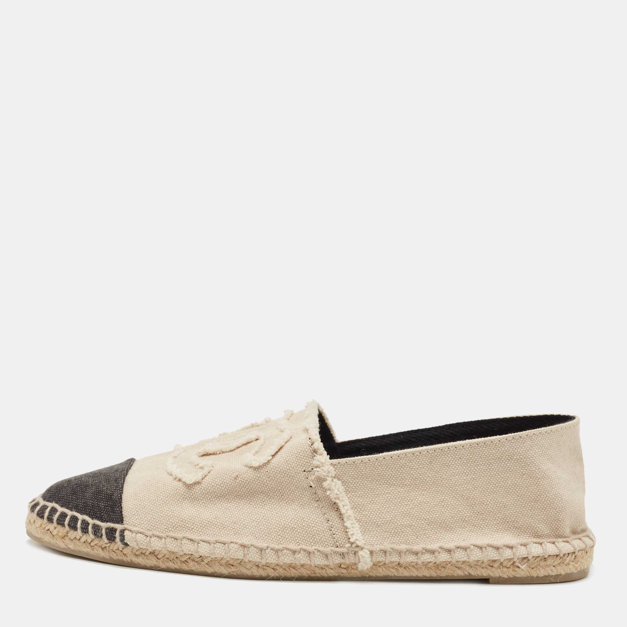 Pre Owned Chanel Beige/Black Canvas CC Espadrille Flats Size  39