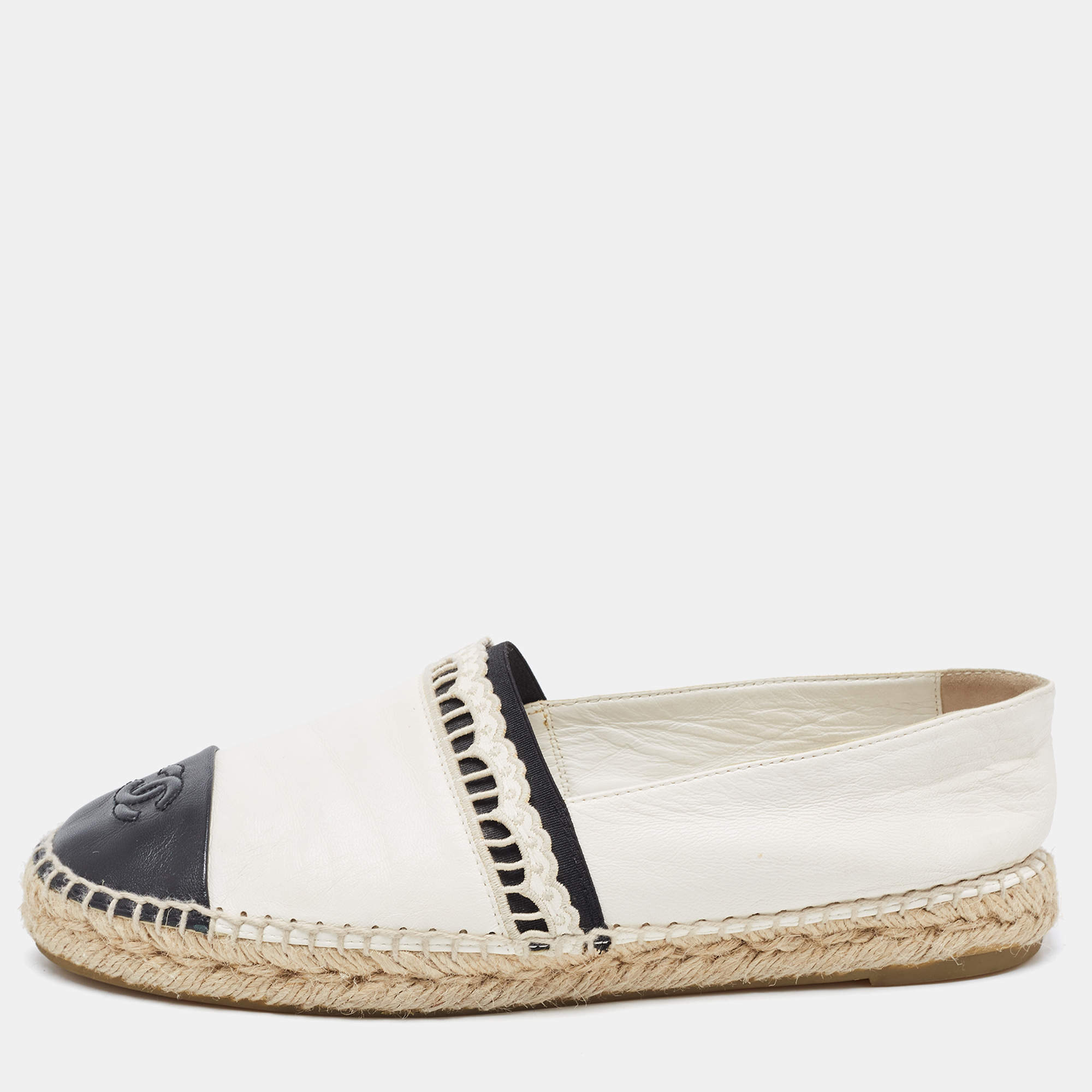 Pre Owned Chanel Off White/Black Leather CC Espadrille Flats Size 39