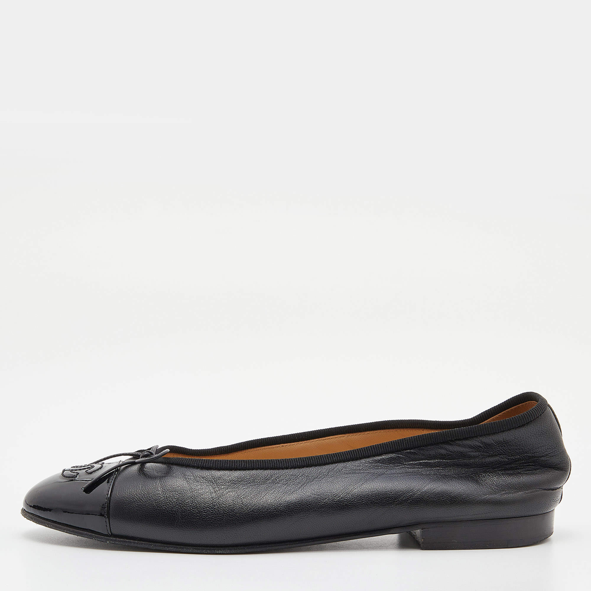 Pre Owned Chanel Black Leather and Patent CC Cap Toe Bow Ballet Flats Size 39