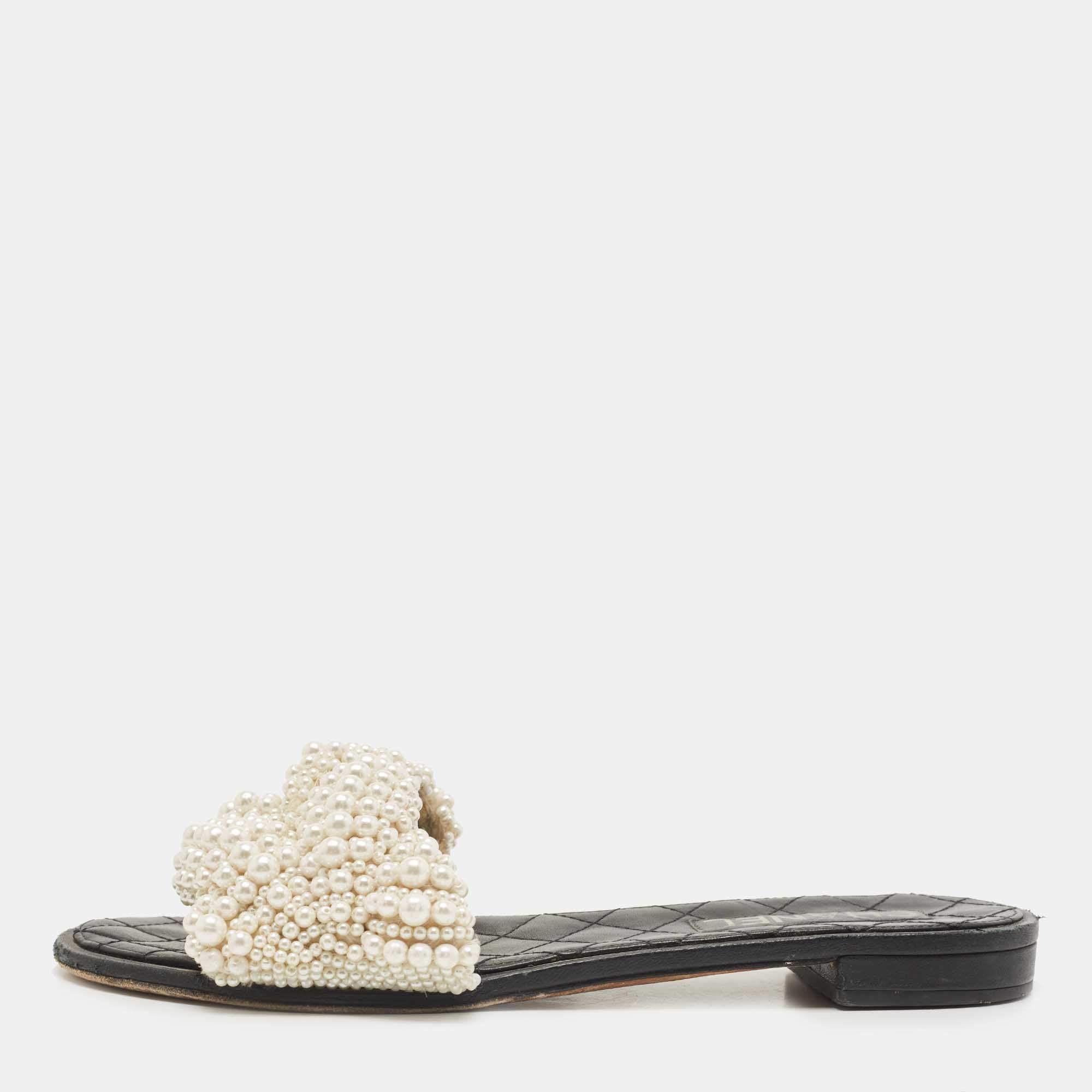 Chanel White Leather and Pearl Embellished Slides Size 40