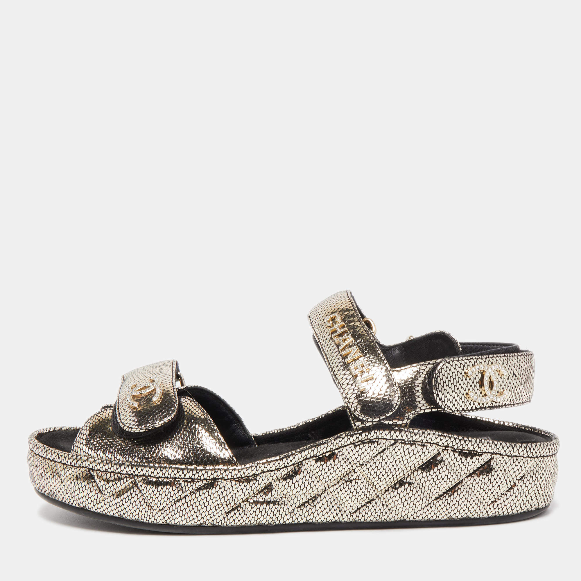 مملوكة مسبقًا Chanel Gold Texture Leather Wedges Dad Sandals Size 39