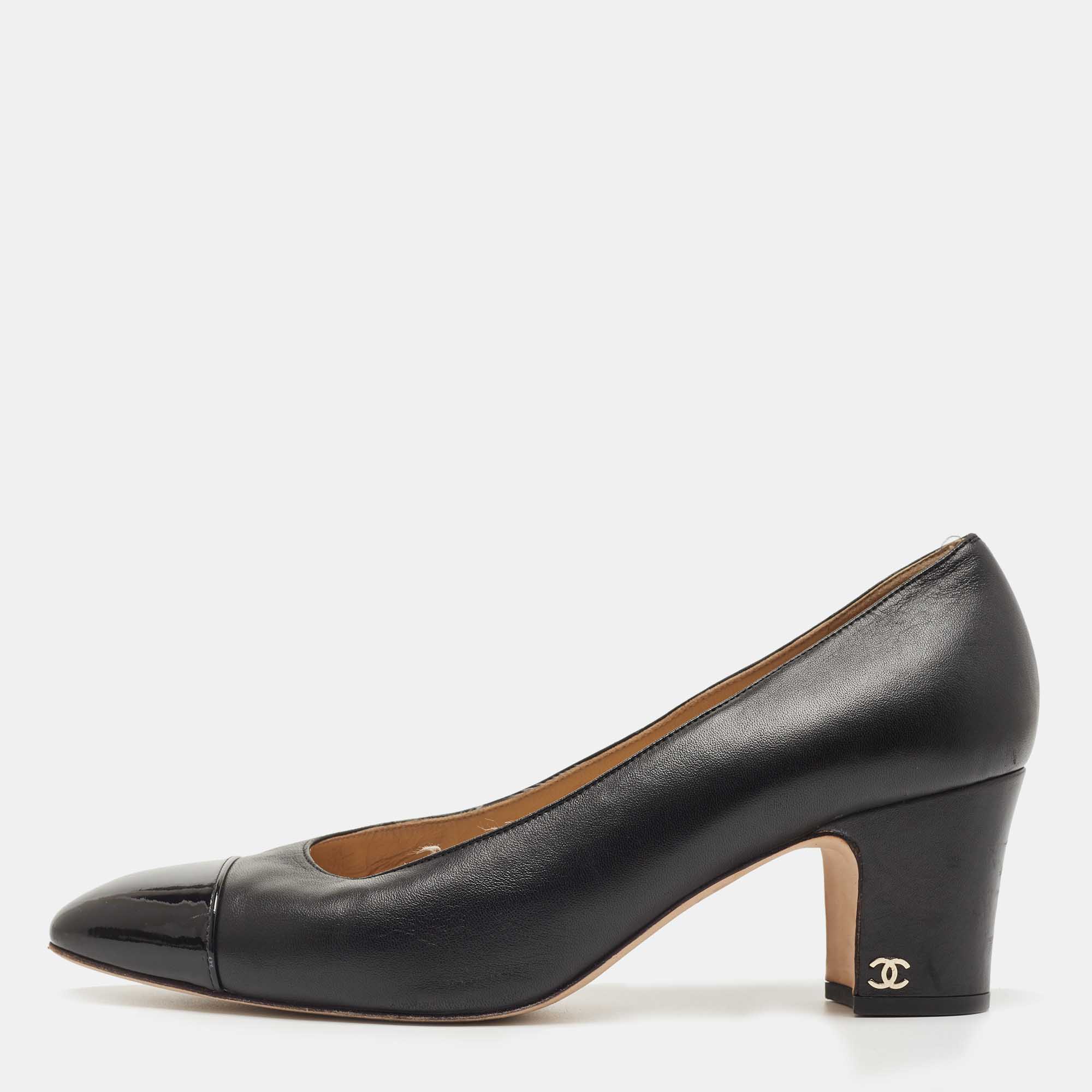 Pre Owned Chanel Black Leather and Patent Cap Toe CC Pumps Size 42