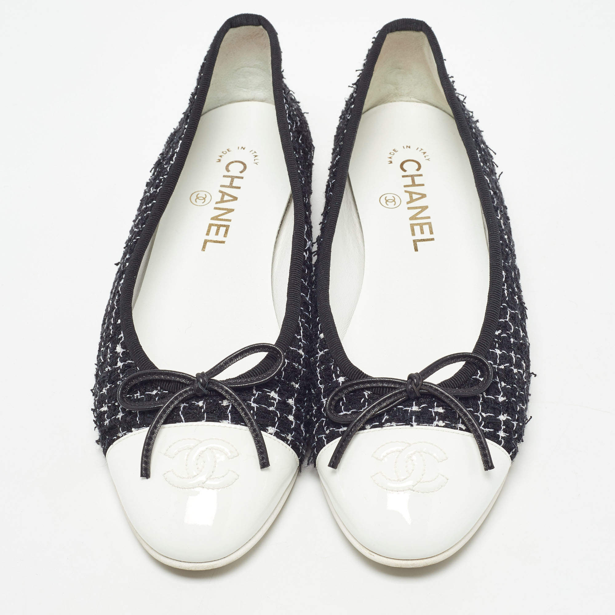 Chanel Black/White Tweed and Patent Leather CC Cap Toe Bow Ballet Flats  Size 38.5