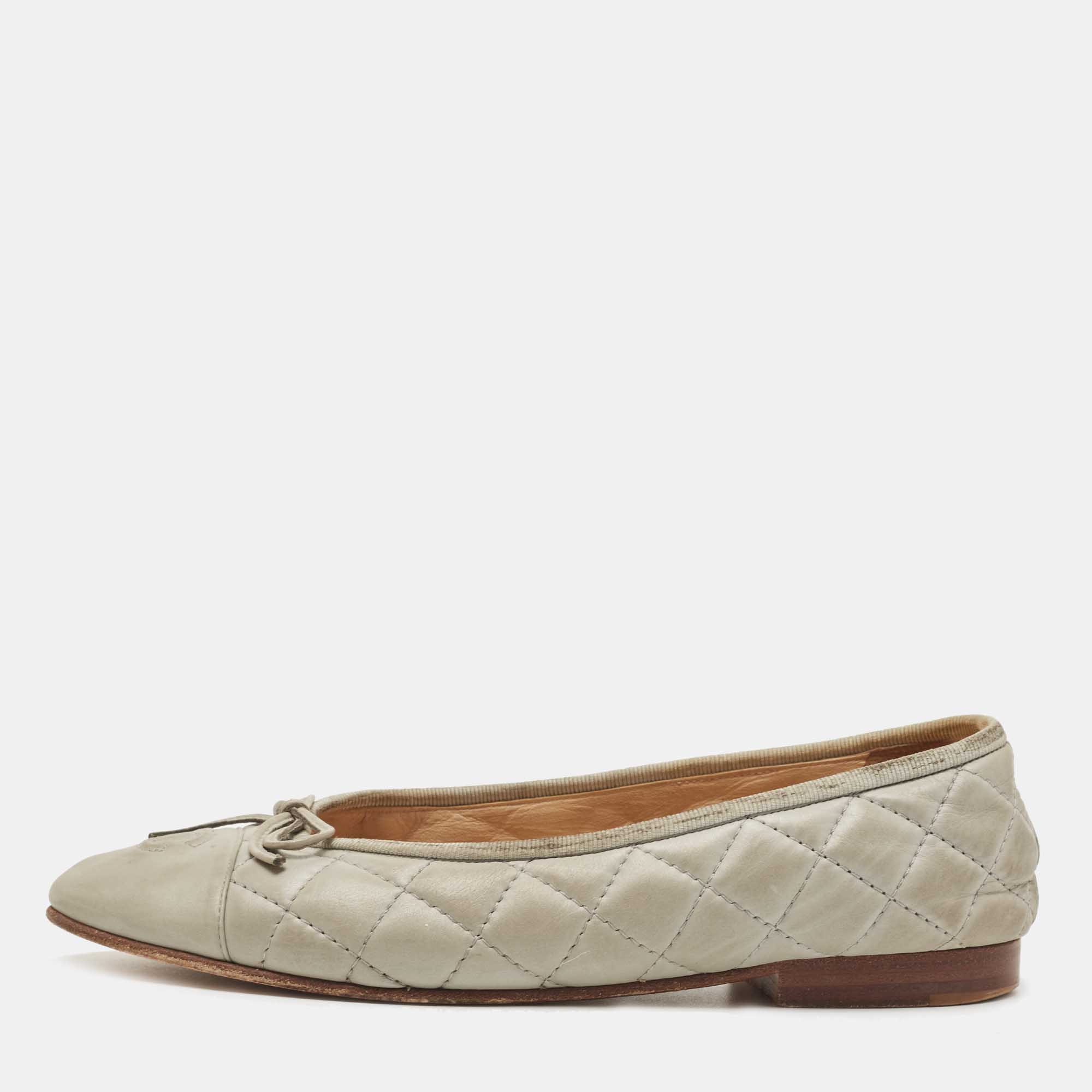 Pre Owned Chanel Grey Quilted Leather CC Bow Ballet Flats Size 37