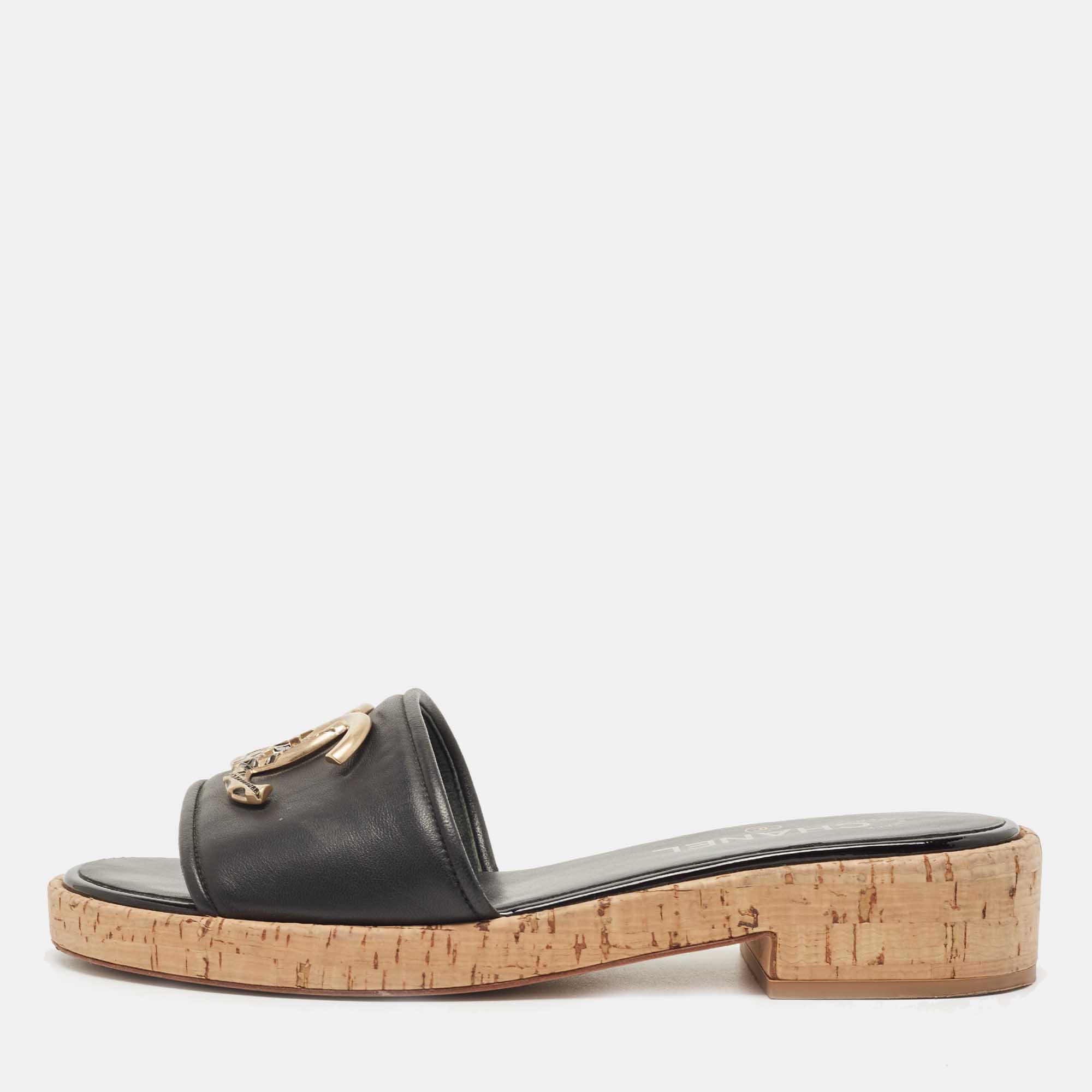 Pre Owned Chanel Black Leather CC Cork Slide Sandals Size 39