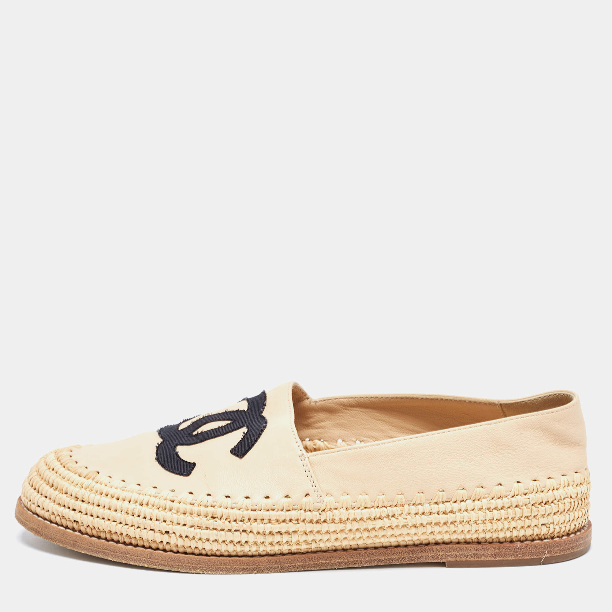 مملوكة مسبقًا Chanel Beige Leather and Raffia CC Espadrille Flats Size 37