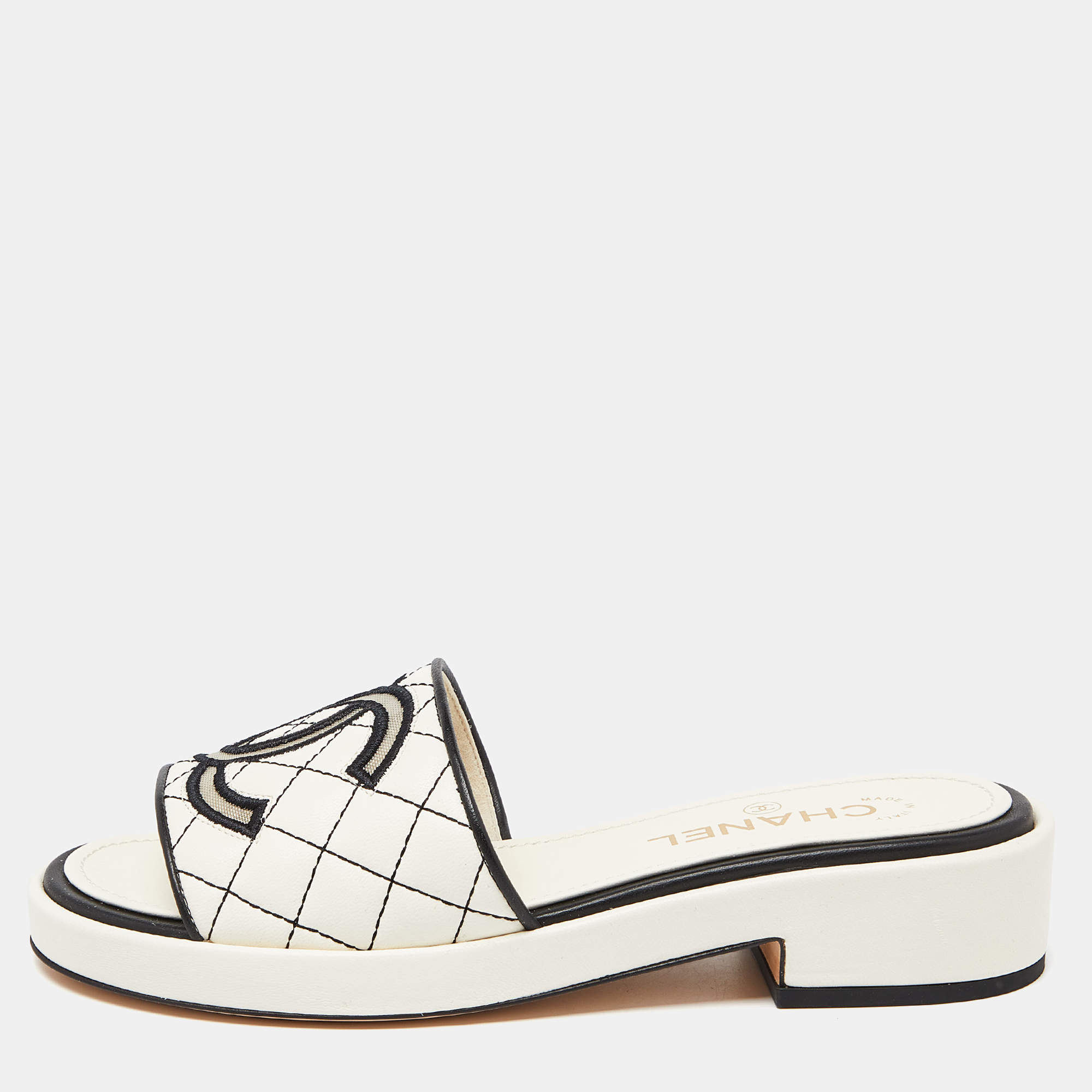 Chanel White/Black Quilted Leather CC Flat Slides Size 38