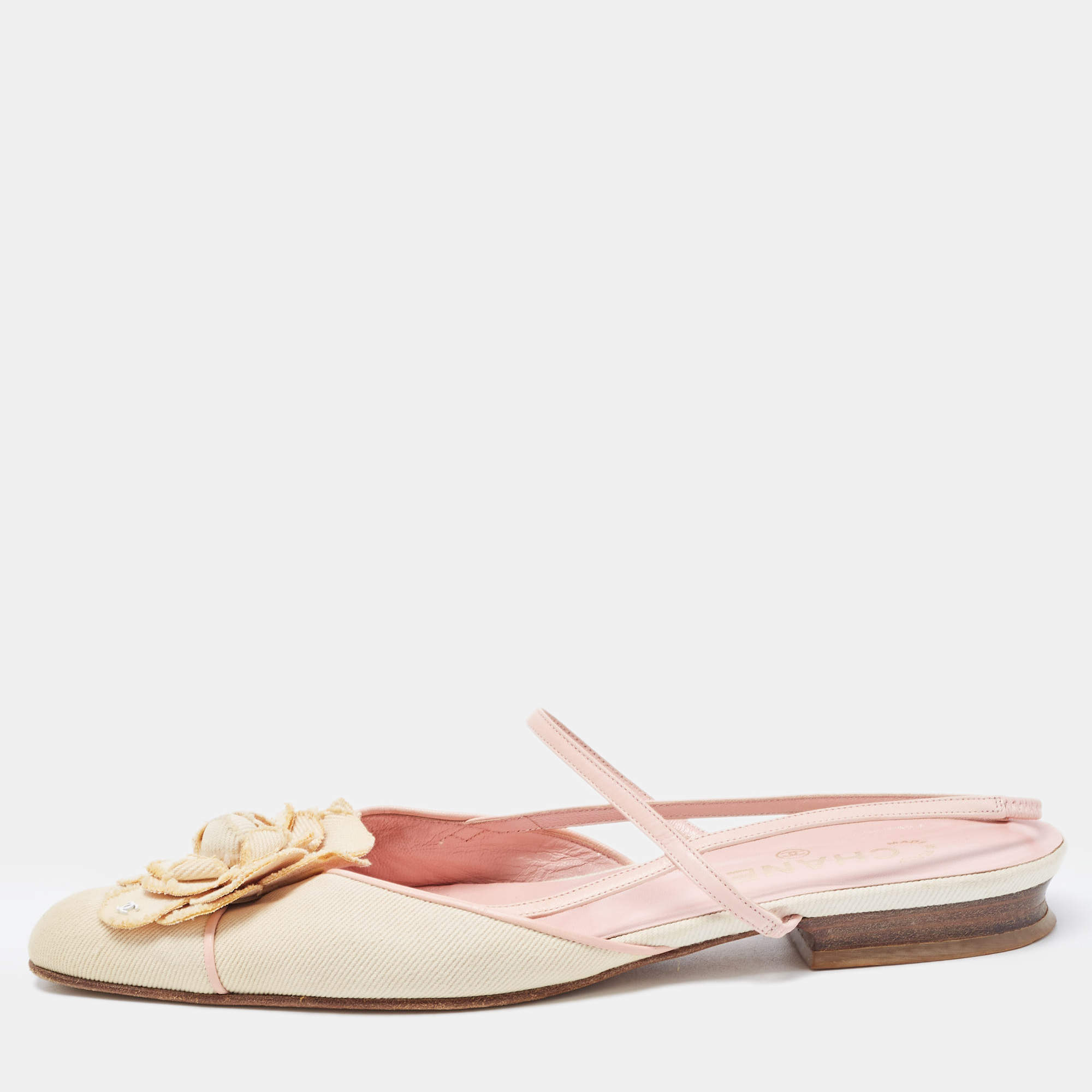 Pre Owned Chanel Off White/Pink Canvas and Leather CC Camellia Slingback Flats Size 40.5