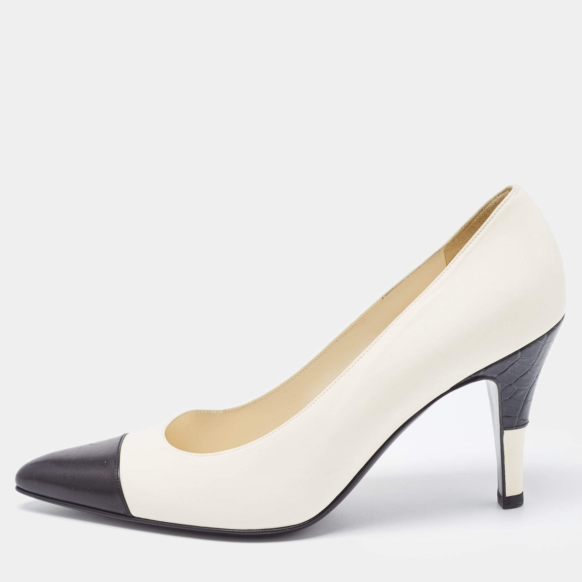 Pre Owned Chanel White/Black Leather Cap Toe Pointed Pumps Size 39