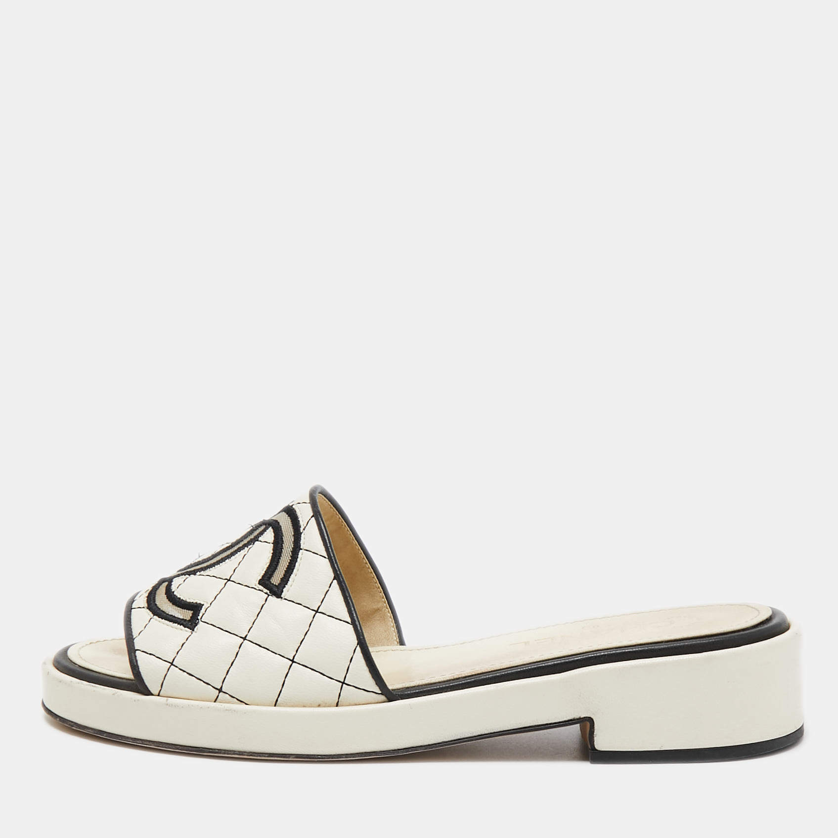 Chanel White/Black Quilted Leather CC Slide Sandals Size 38.5