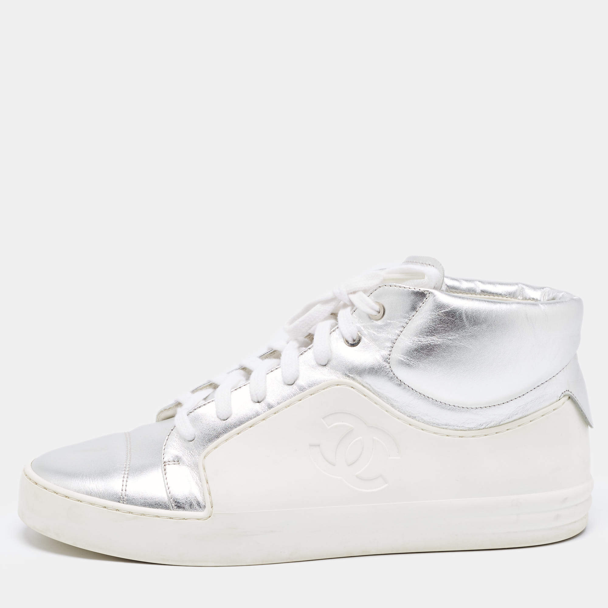 Pre Owned Chanel Metallic Silver/White Leather And Rubber Lace Up High Top Sneakers Size 39.5