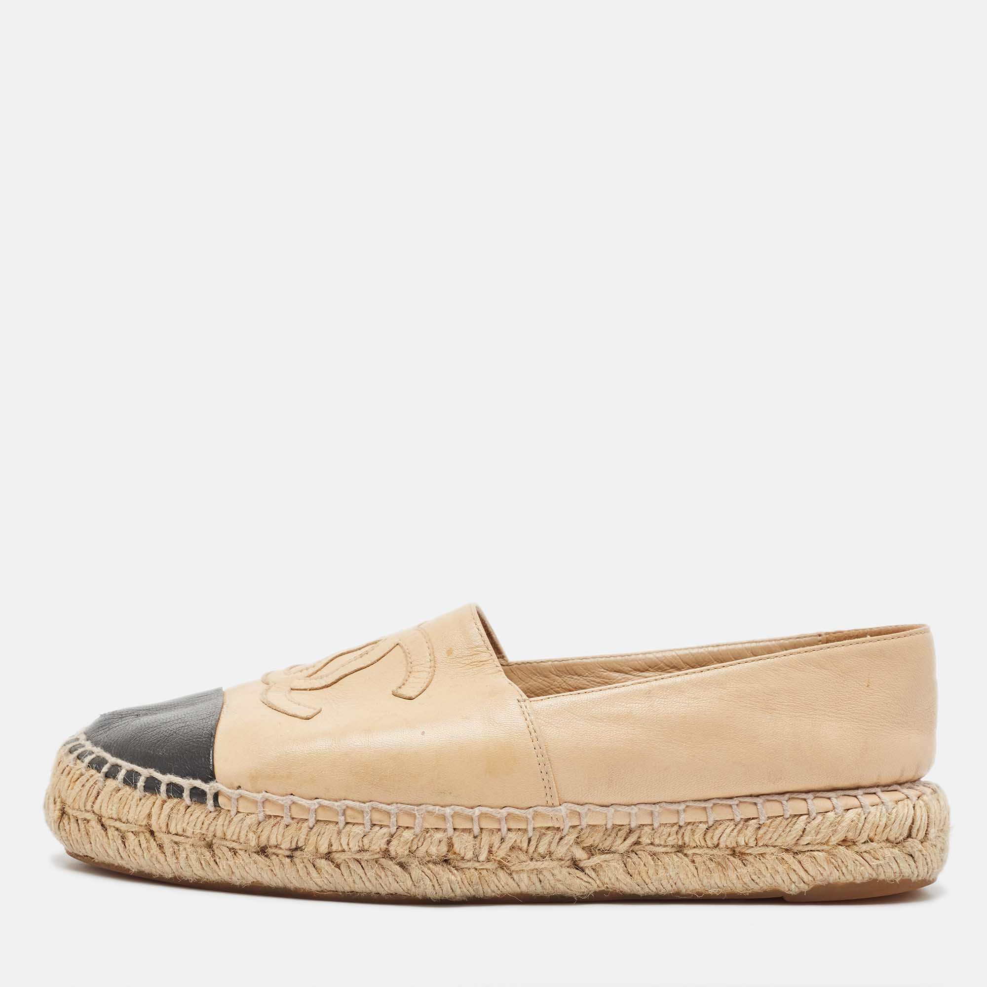 Pre Owned Chanel Beige/Black Leather CC Espadrille Flats Size 38