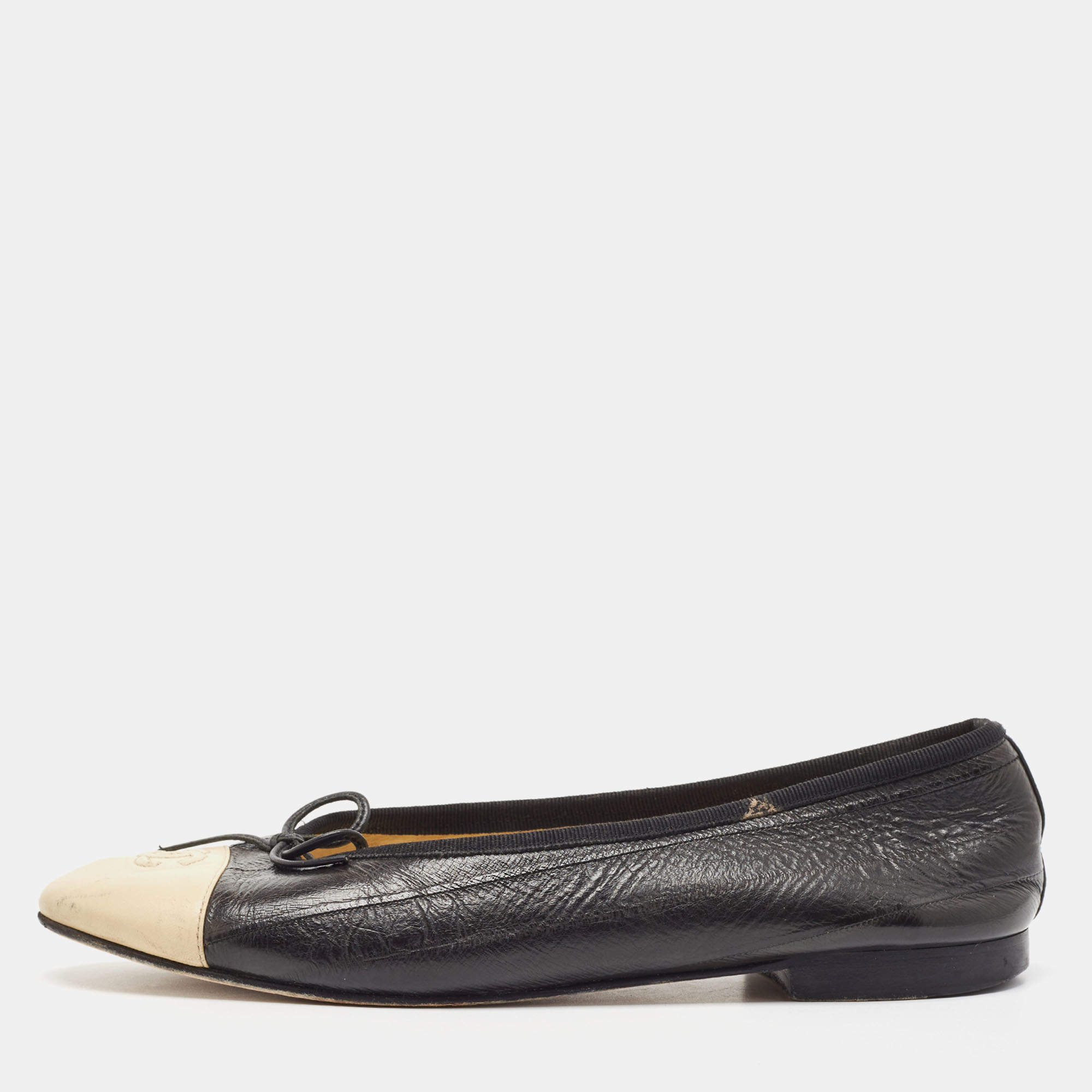 Pre Owned Chanel Black/Beige Eel Leather CC Bow Cap Toe Ballet Flats Size 40.5