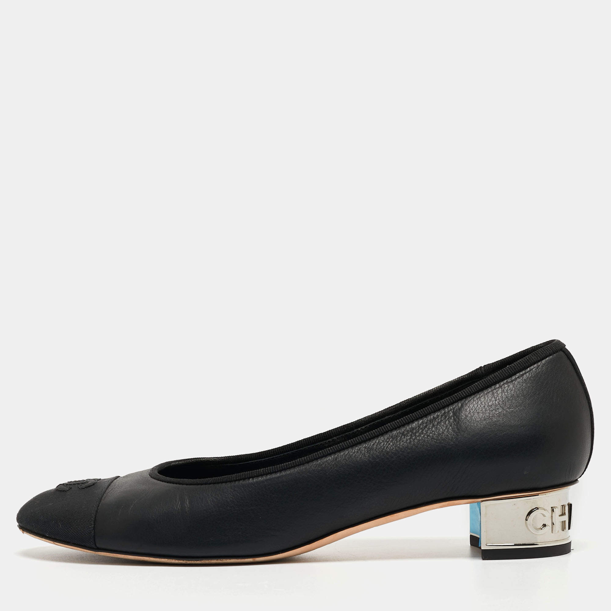 Pre Owned Chanel Black Leather and Canvas CC Cap Toe Pumps Size 40.5