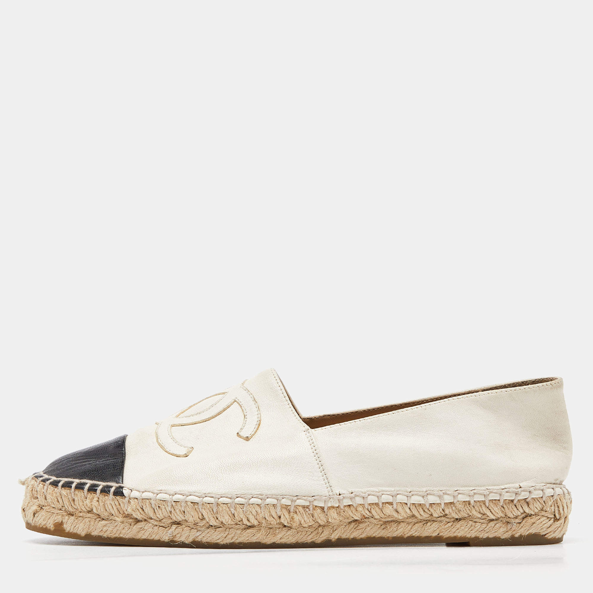 Pre Owned Chanel Off White/Black Leather CC Espadrille Flats Size 38