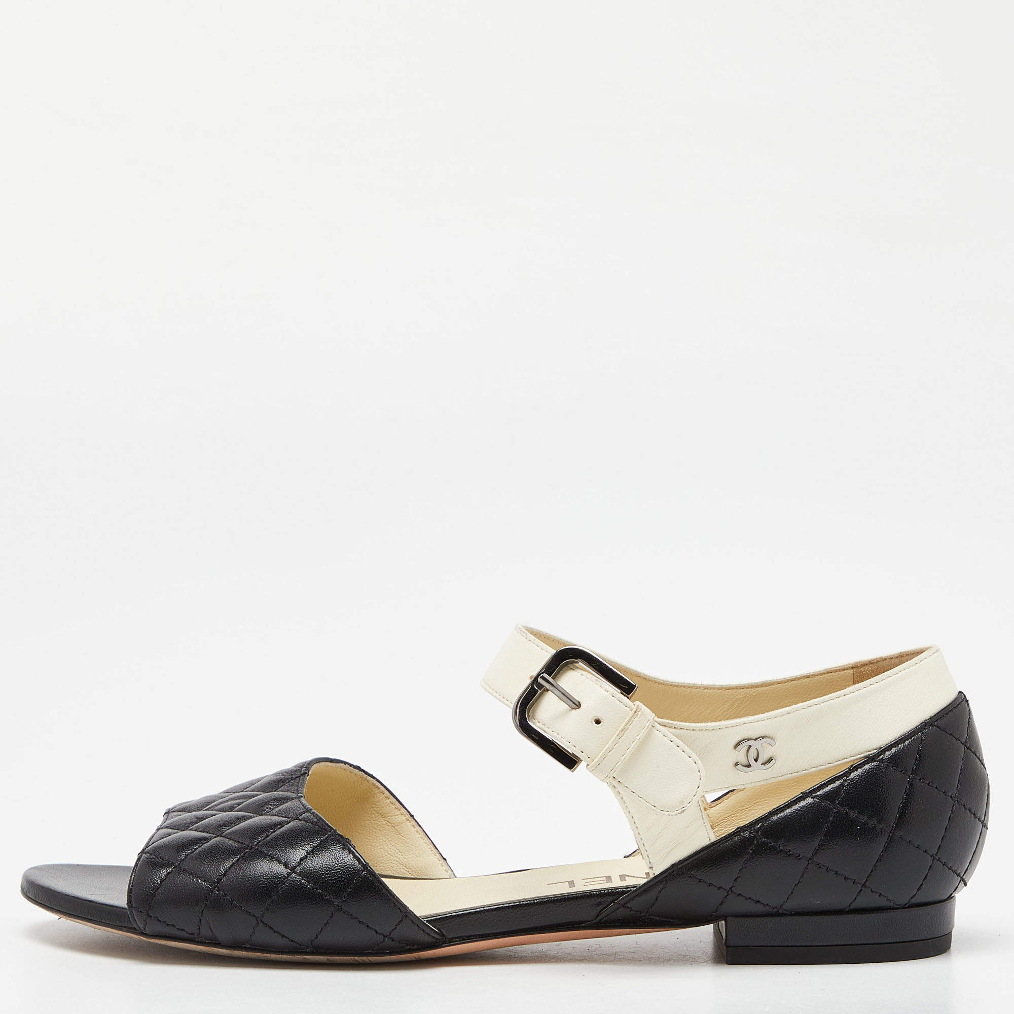Chanel Black/Cream Quilted Leather Flat Sandals Size 35.5