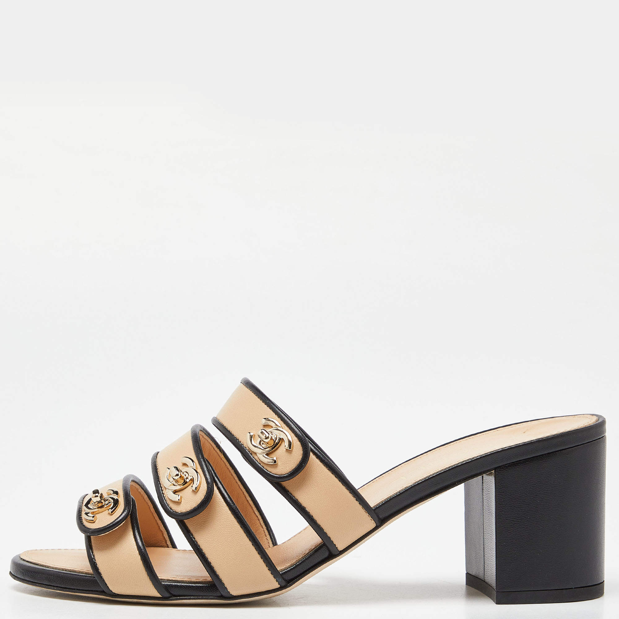 مملوكة مسبقًا Chanel Beige/Black Leather CC Turn Lock Block Heel Slide Sandals Size 40