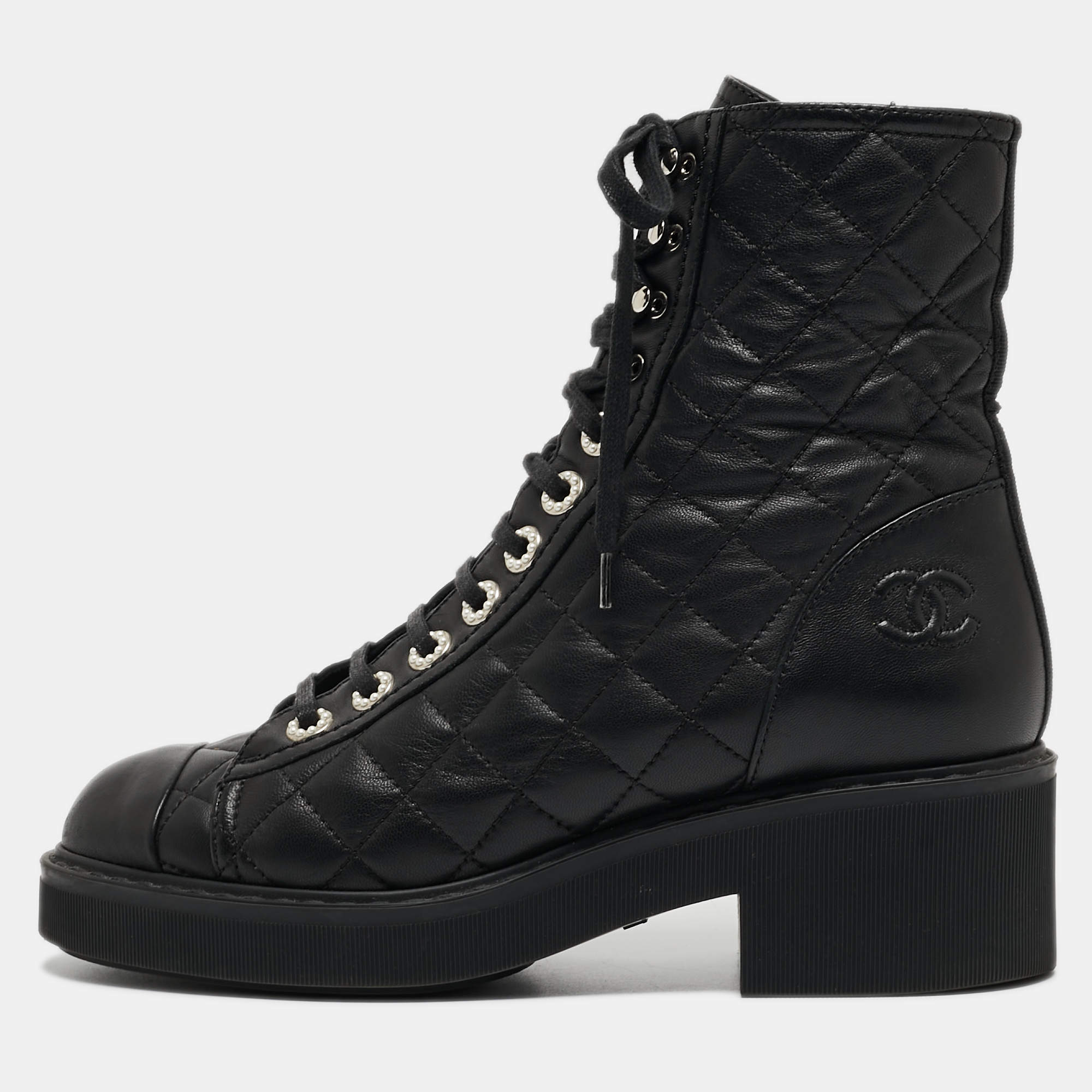 مملوكة مسبقًا Chanel Black Leather Quilted Leather CC Lace Up Boots Size 37.5
