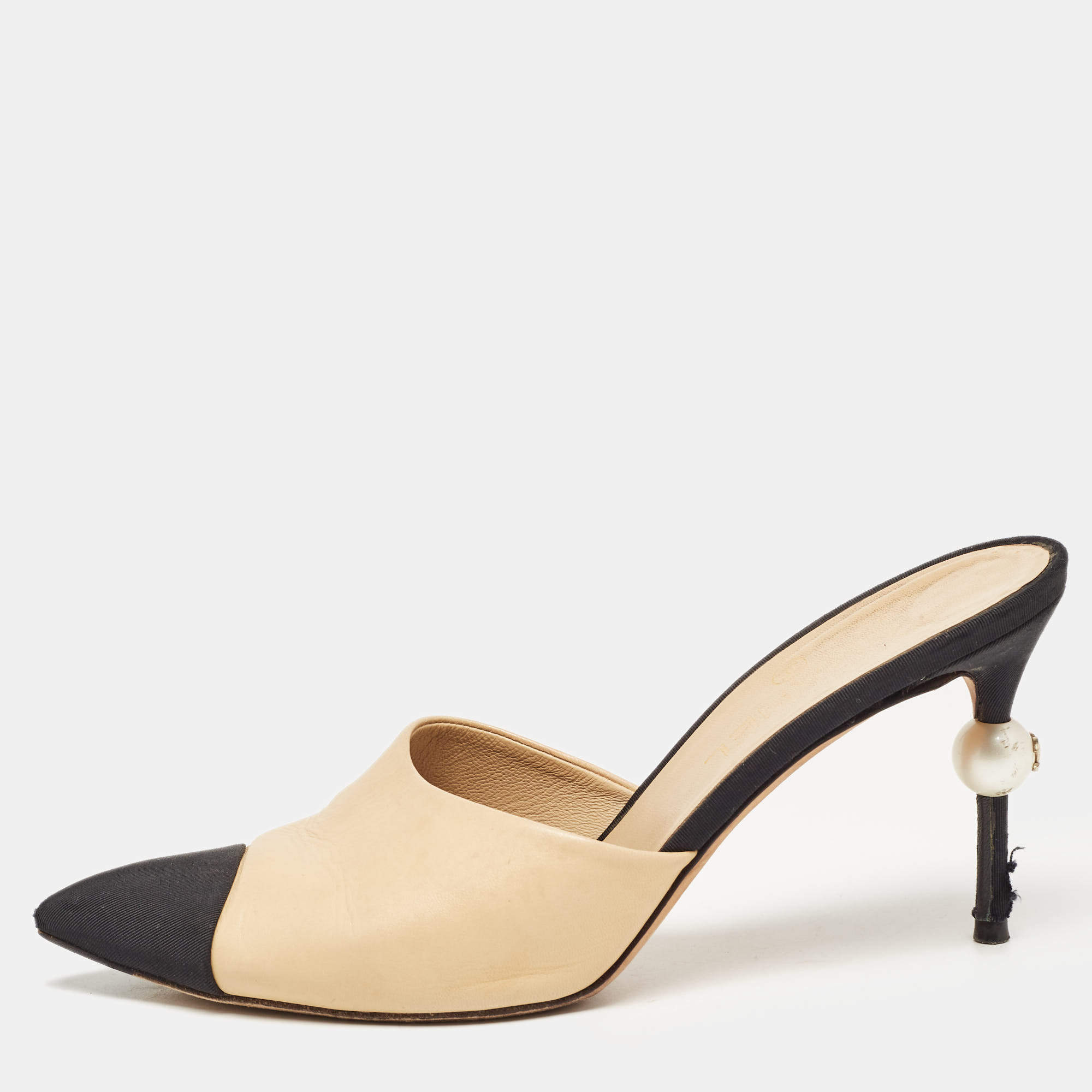 Chanel Beige/Black Leather and Fabric Cap Toe CC Faux Pearl Heel Mules Size 40