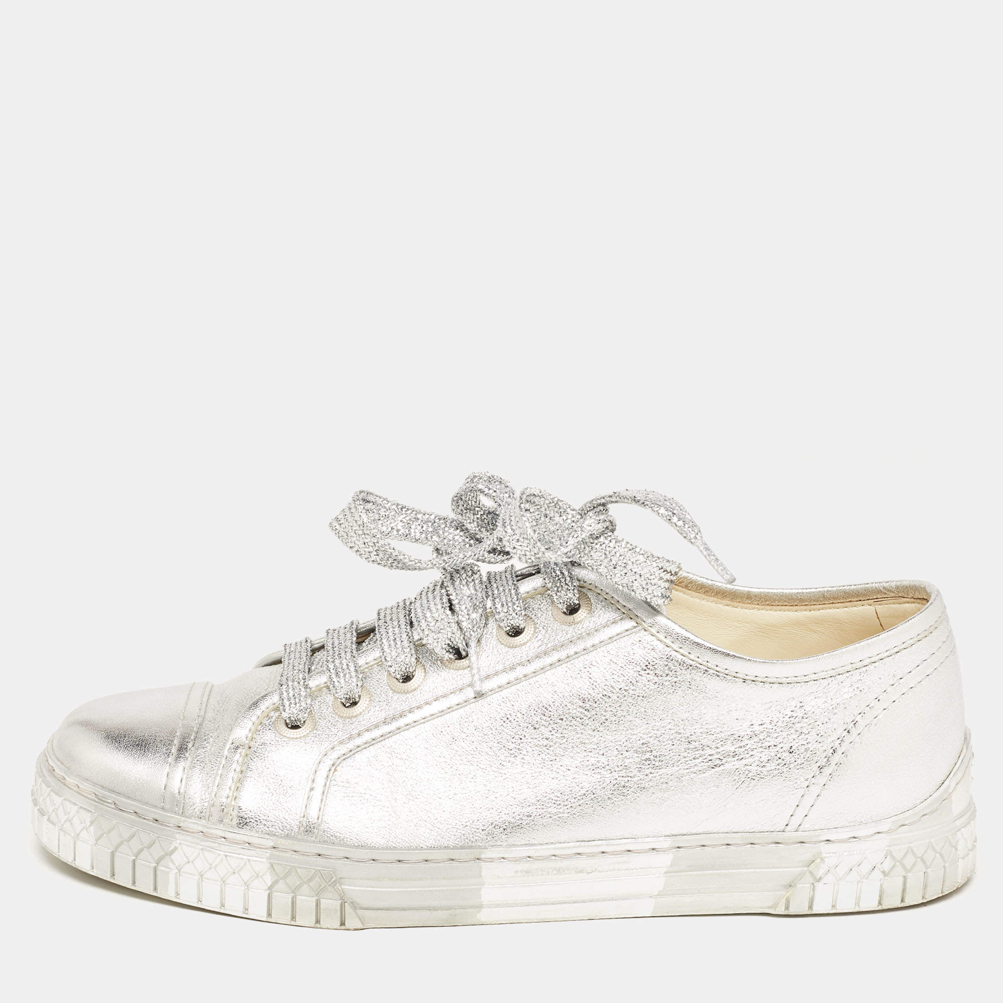 Pre Owned Chanel Metallic Silver Leather CC Logo Low Top Sneakers Size 40