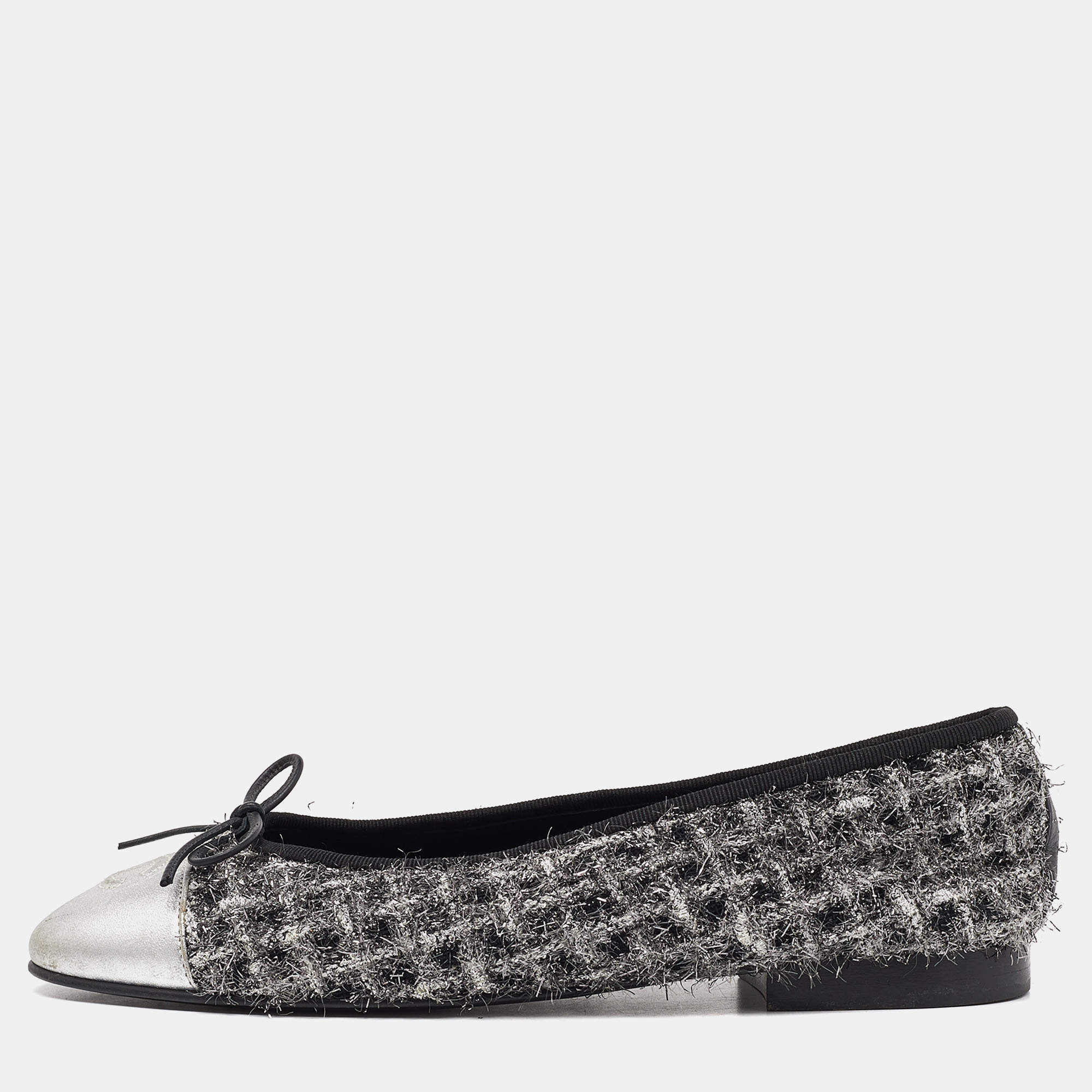 Pre Owned Chanel Black/Silver Tweed and Leather CC Ballet Flats Size 39