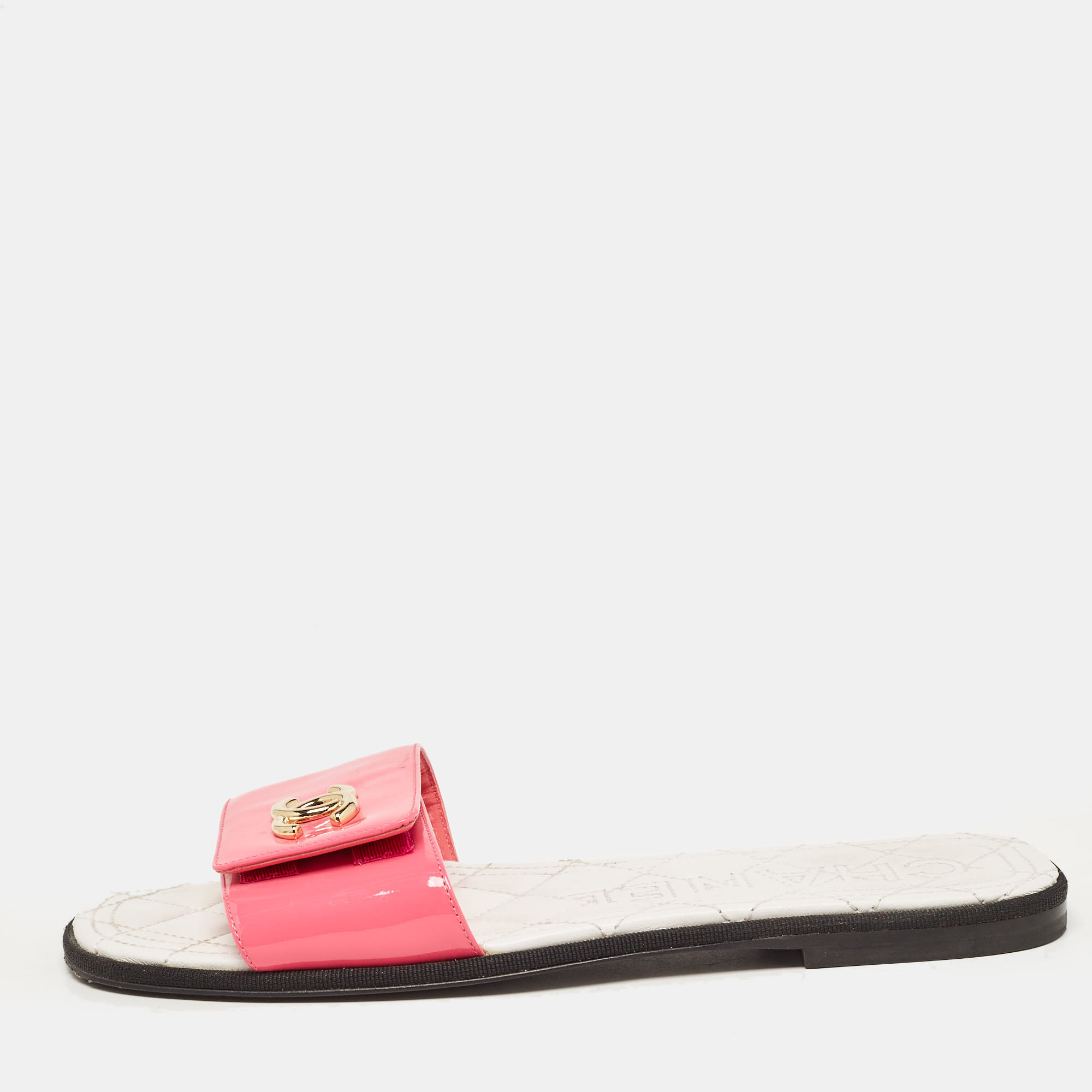 Pre Owned Chanel Pink Patent Leather CC Flat Slides Size 37.5
