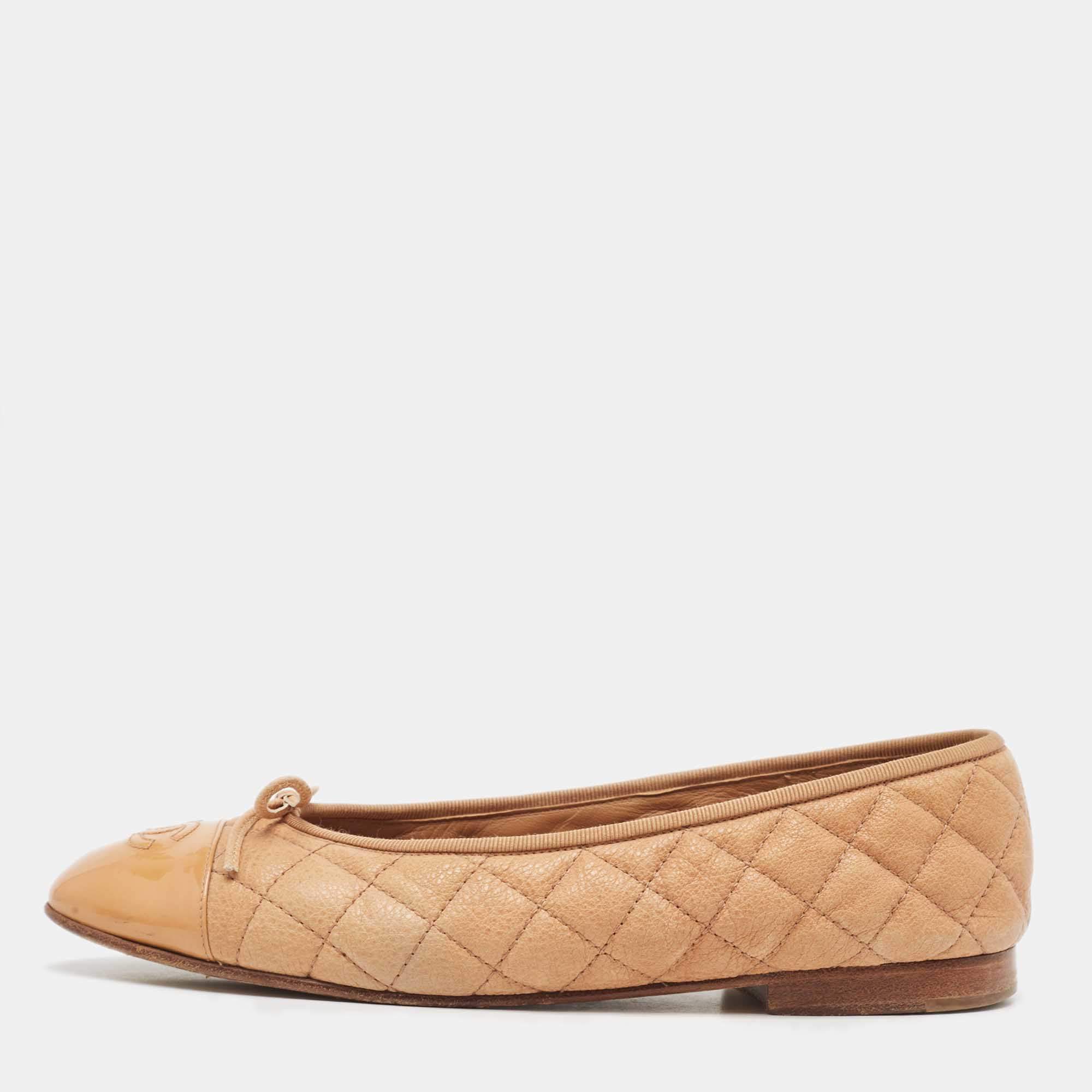 Pre Owned Chanel Tan Quilted Textured Leather and Patent CC Cap Toe Bow Ballet Flats Size 41