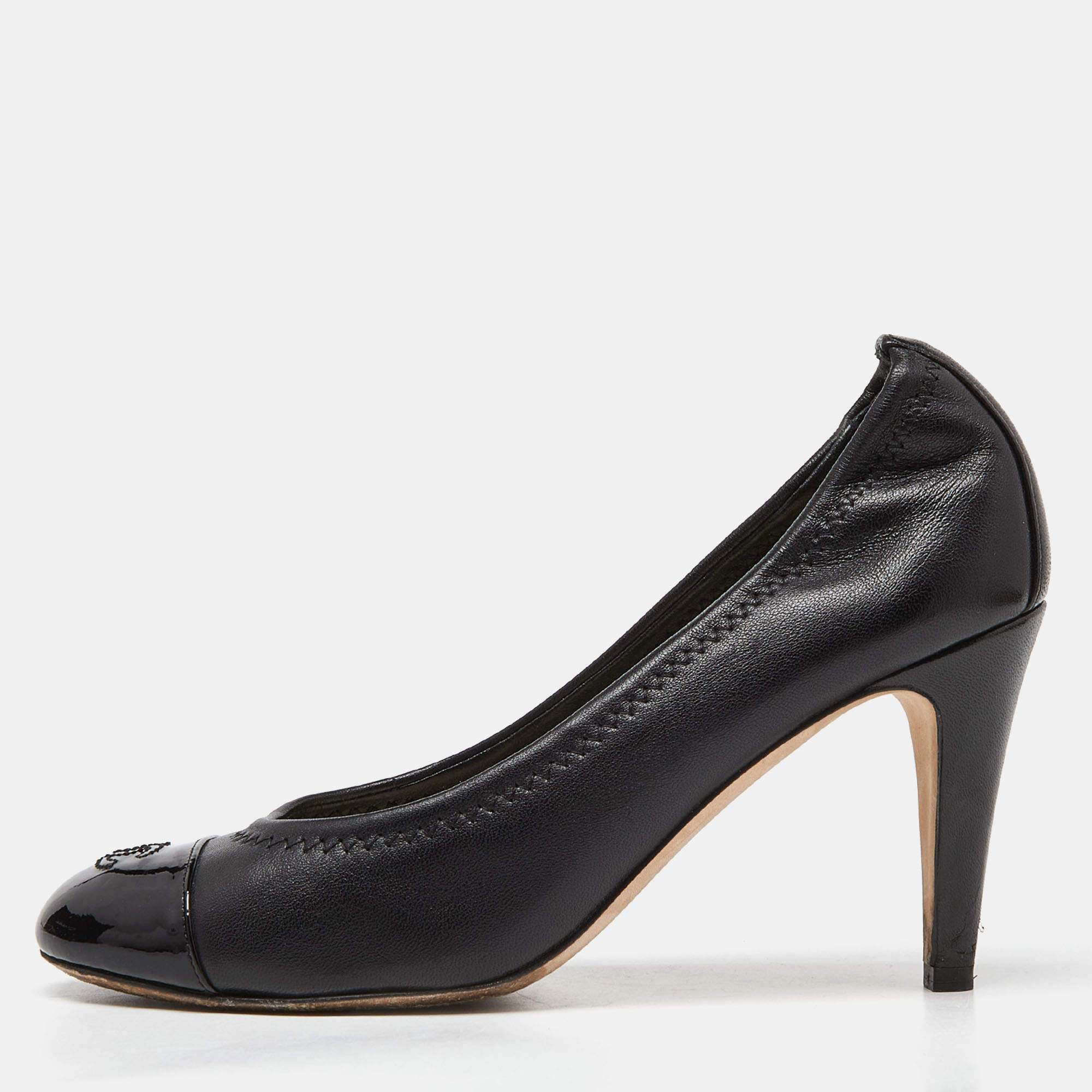 Pre Owned Chanel Black Leather and Patent Leather CC Cap Toe Scrunch Pumps Size 38
