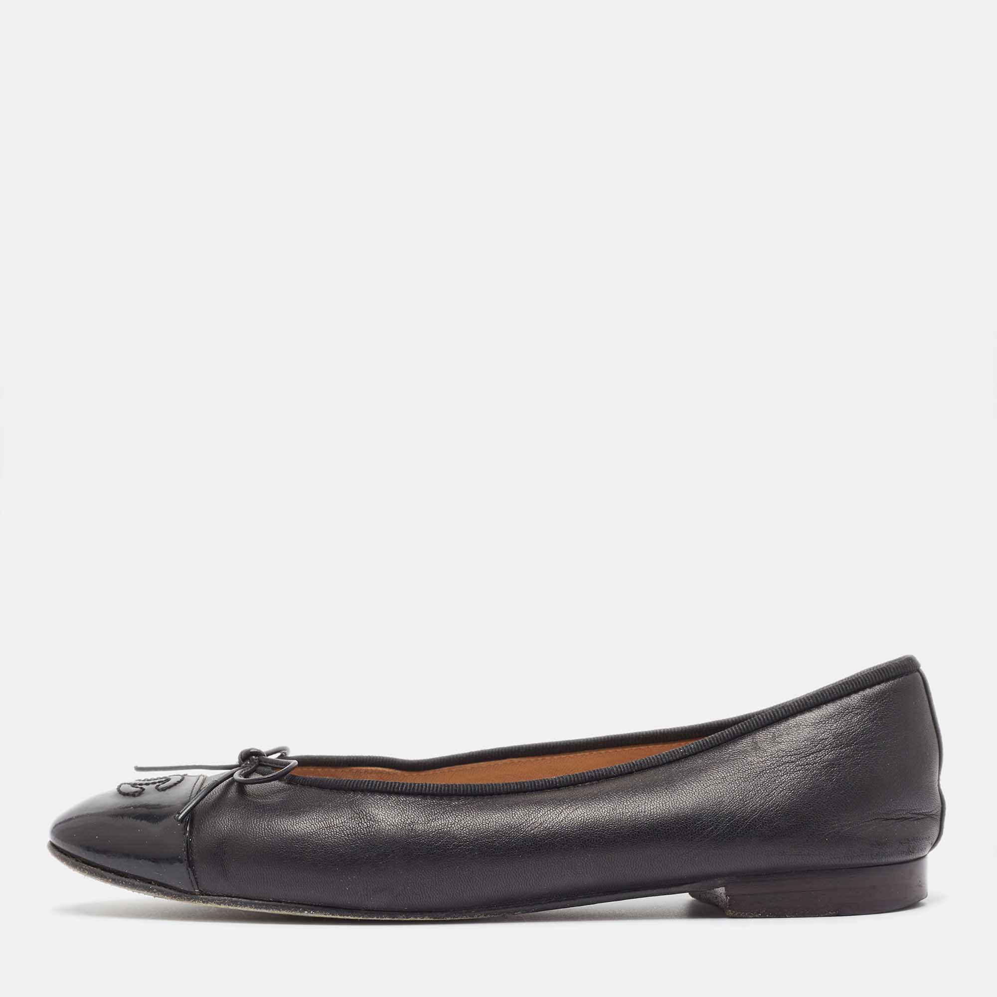 Pre Owned Chanel Black Leather CC Cap Toe Ballet Flats Size 39.5