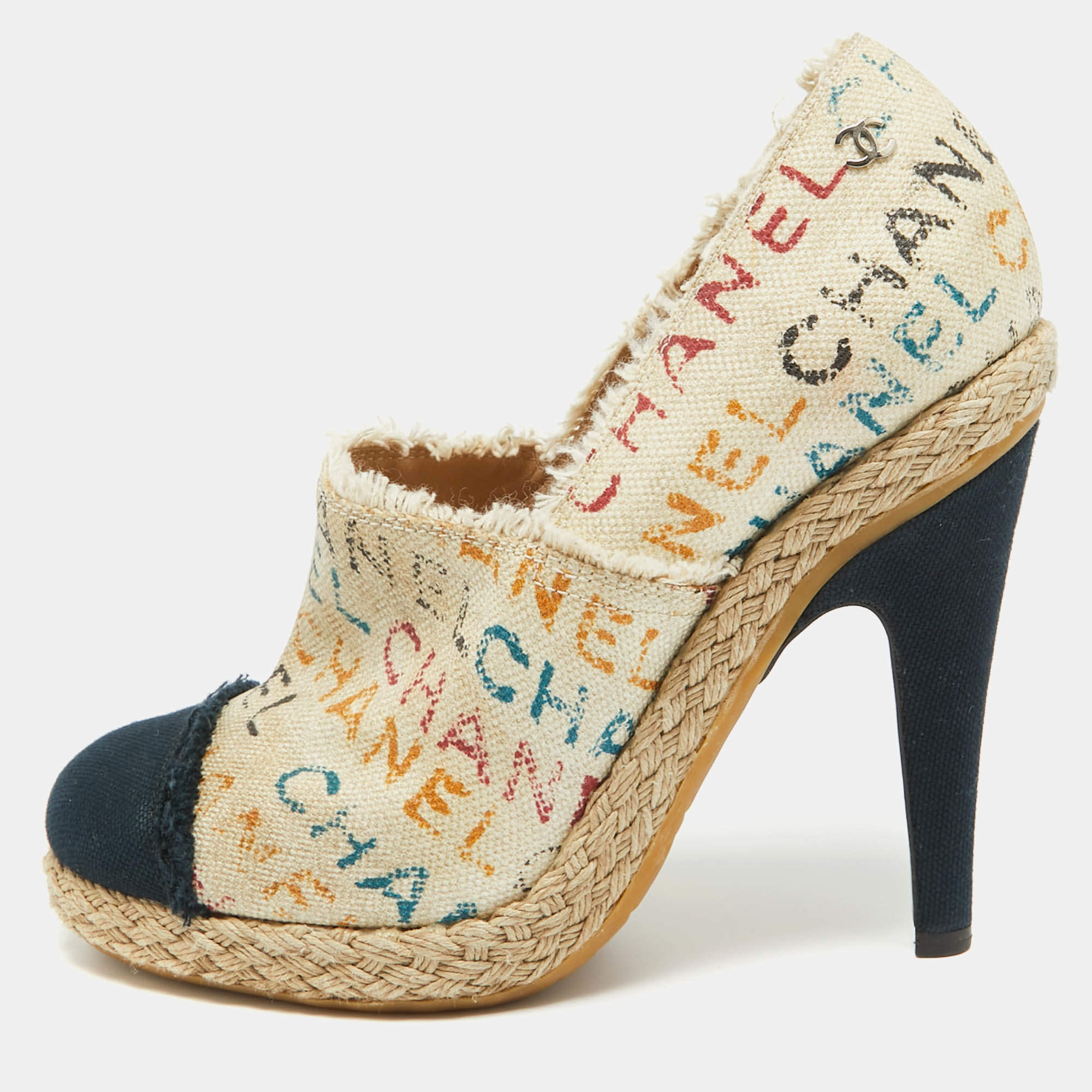 Pre Owned Chanel Beige/Navy Blue Graffiti Canvas Espadrille Pumps Size 38