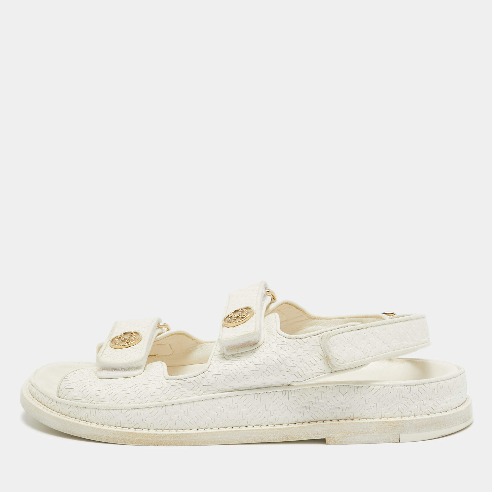 مملوكة مسبقًا Chanel White  Leather Interlocking CC Dad Sandals Size 39
