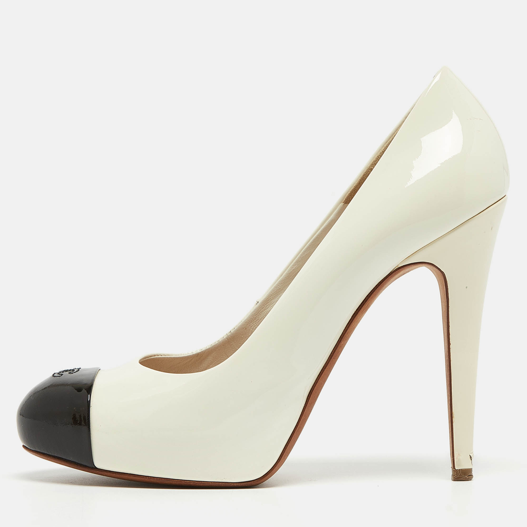 Chanel Off White/Black Patent Leather CC Cap Toe Pumps Size 38