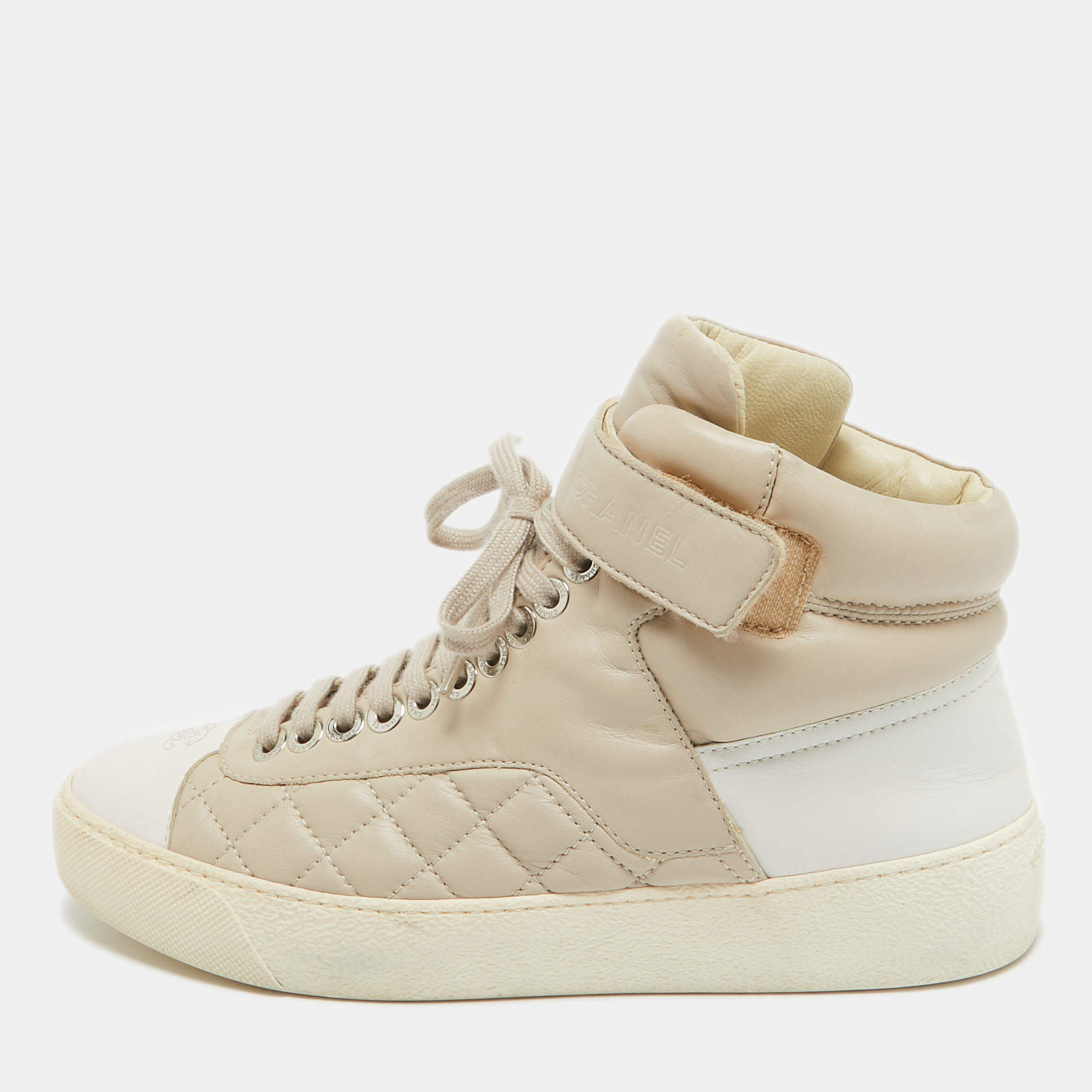 Pre Owned Chanel White/Pink Quilted Leather CC High Top Sneakers Size 35