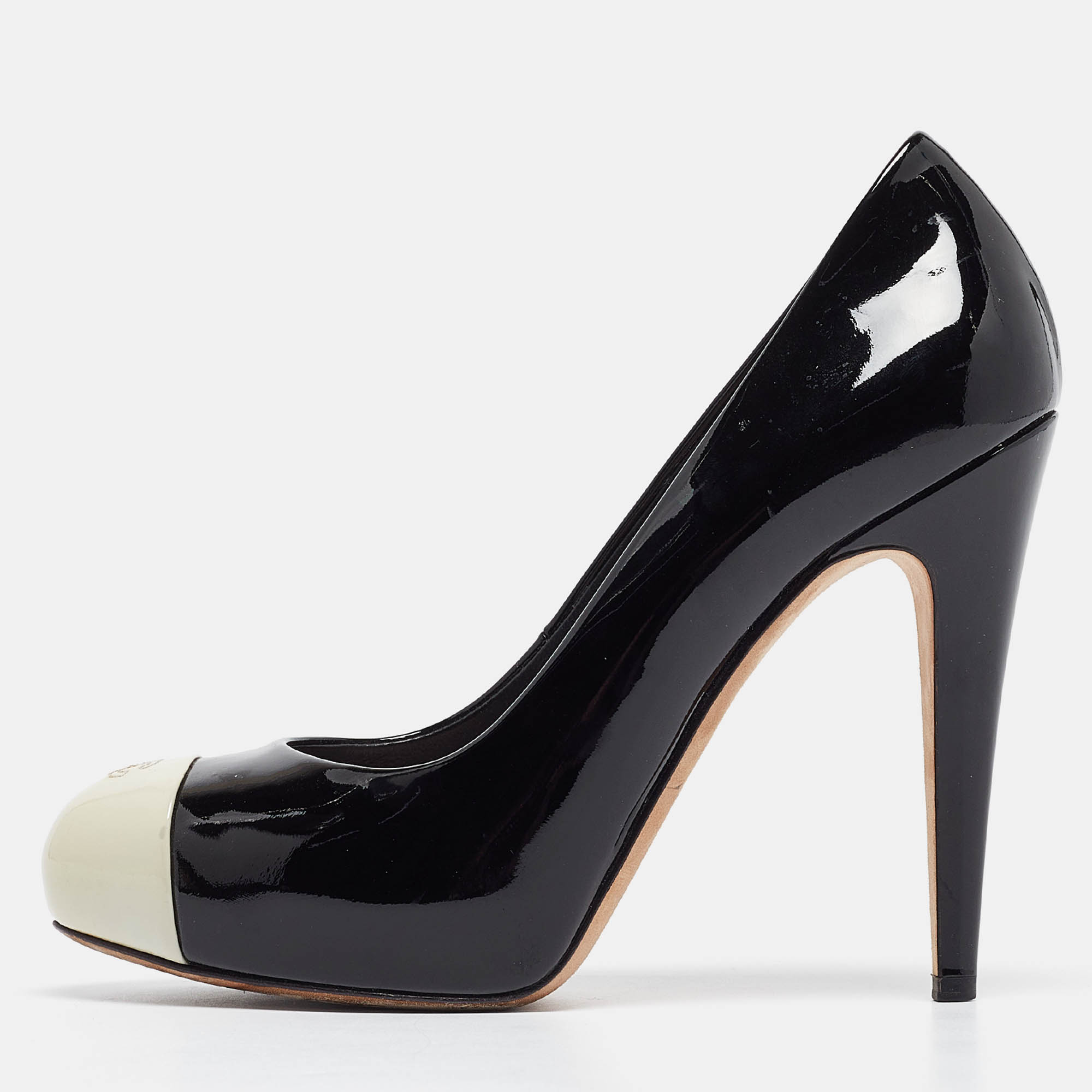 Pre Owned Chanel Black/Off White Patent Leather CC Cap Toe Pumps Size 39