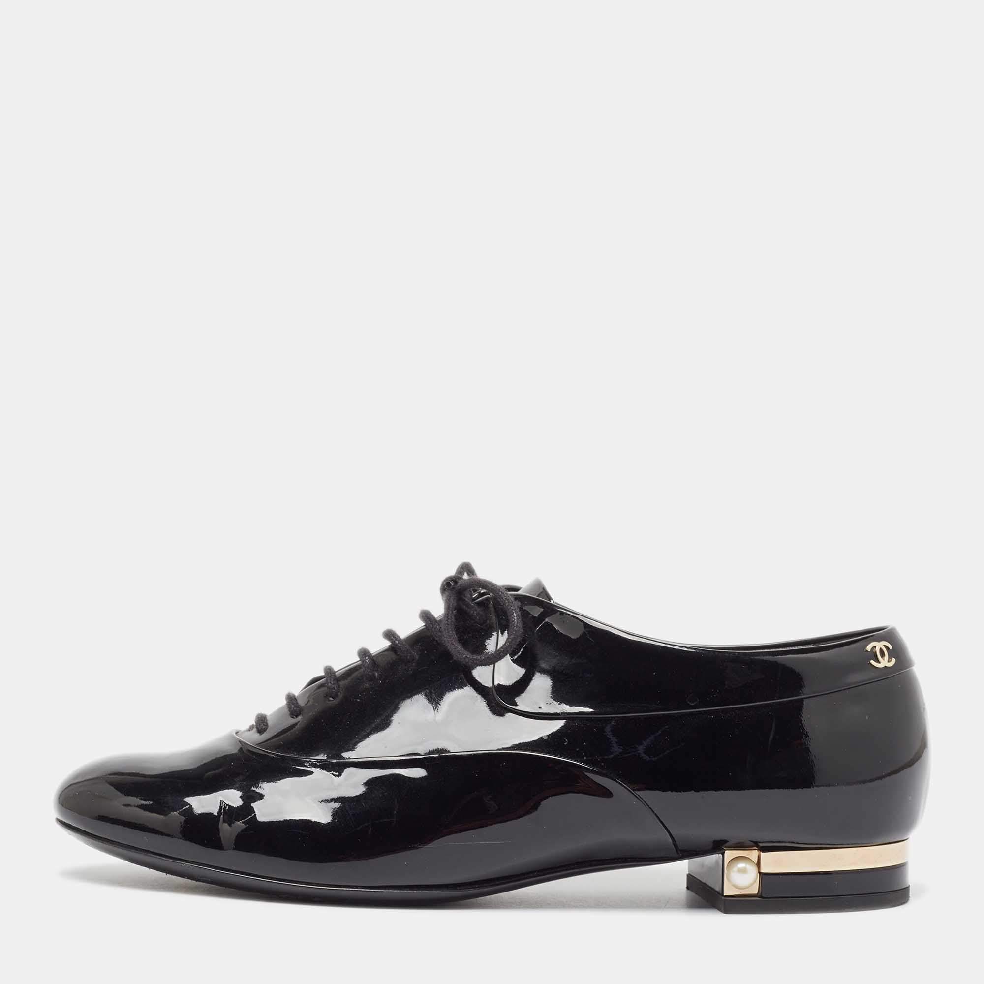 Chanel Black Patent Leather CC Lace Up Oxfords Size 40.5 