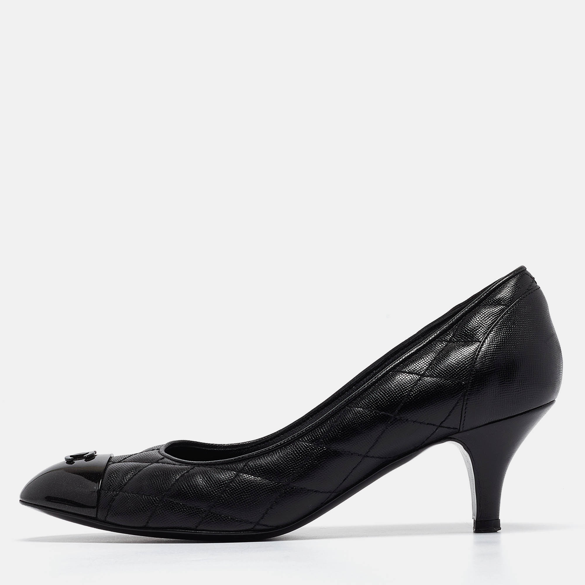 Pre Owned Chanel Black Quilted Leather CC Cap Toe Pumps Size 37