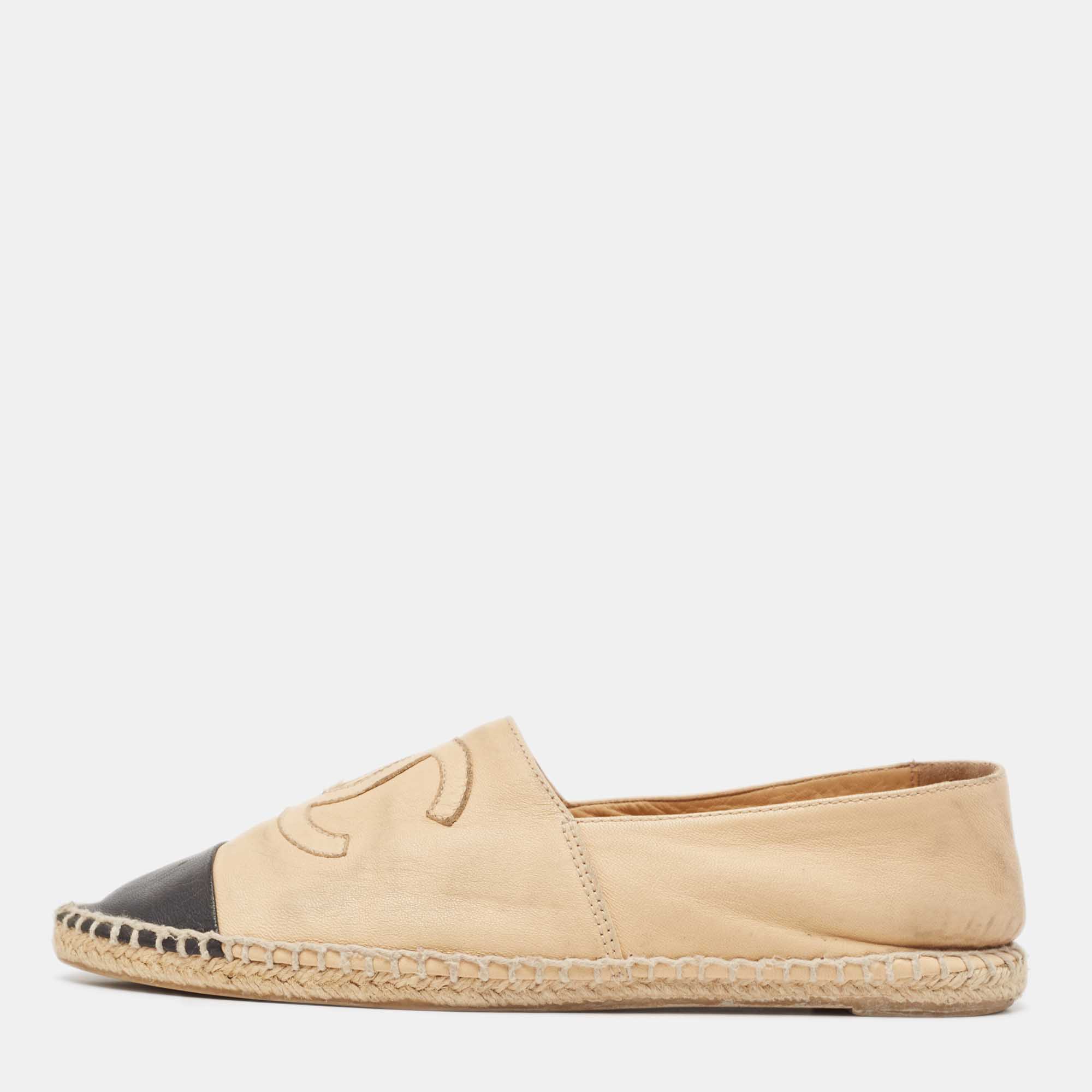 Pre Owned Chanel Beige/Black Leather CC Espadrille Flats Size 40