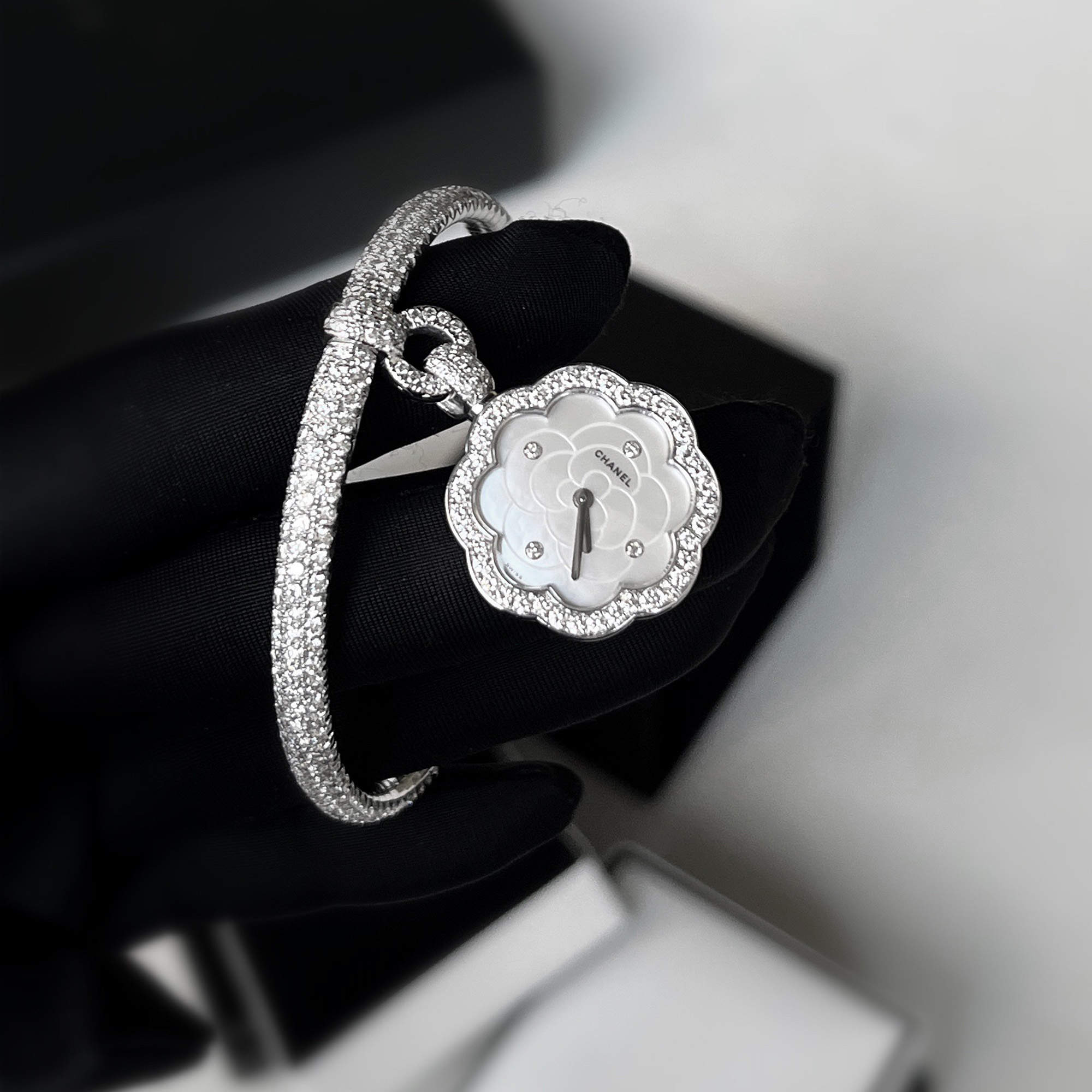 Chanel Silver Diamond Ceramic J2411 Quartz Women's Wristwatch 23 mm
