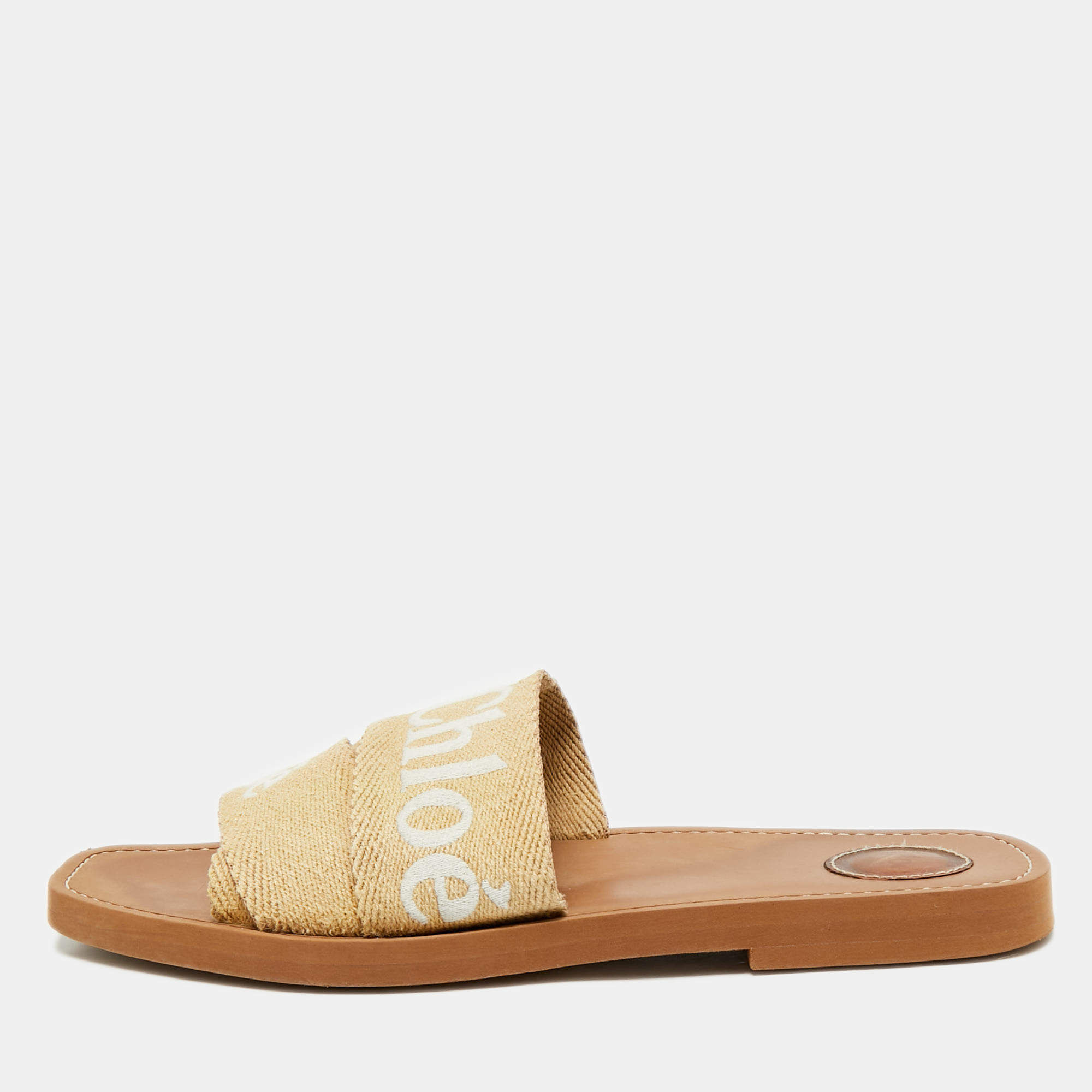 【送料&関税込】ChloAC woody Flat Sole Slippers Chloé Woody Slippers | Green | FARFETCH