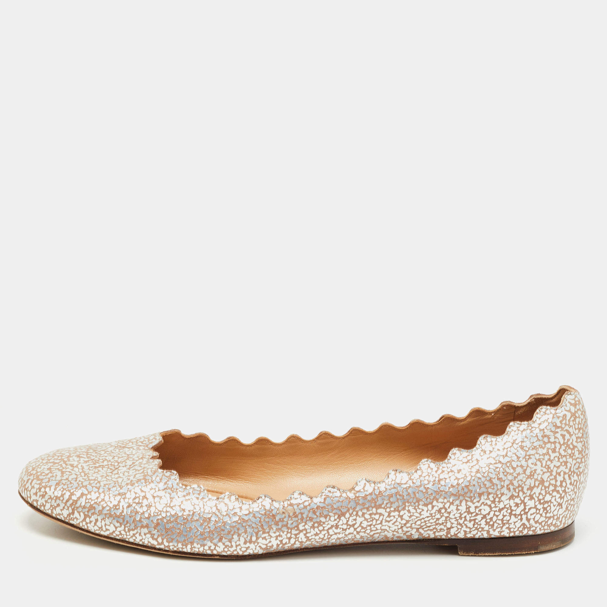 مملوكة مسبقًا Chloe Silver Texture Leather Laurena Scalloped Ballet Flats Size 40